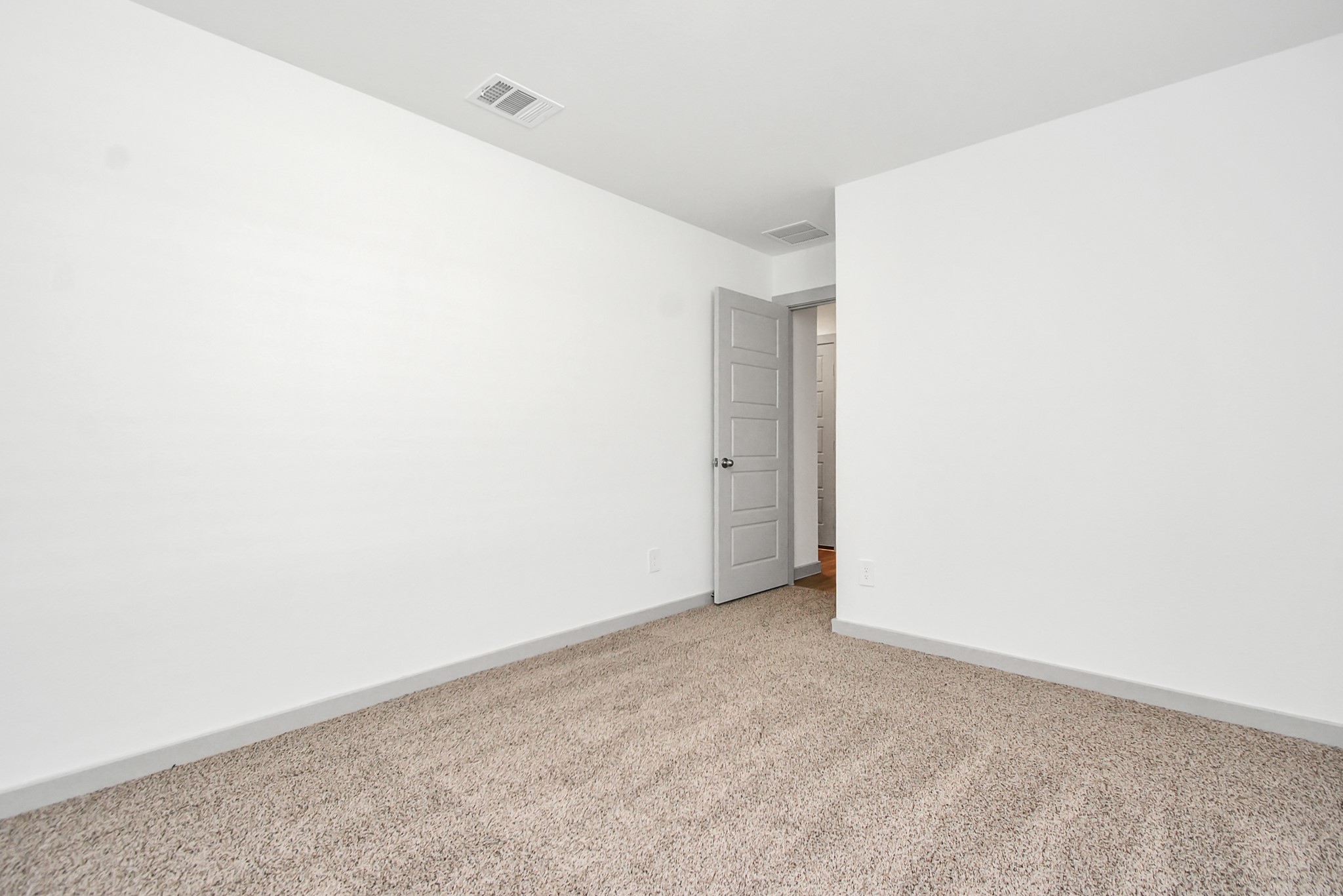 1114 Hughes Crossing Drive Property Photo 12