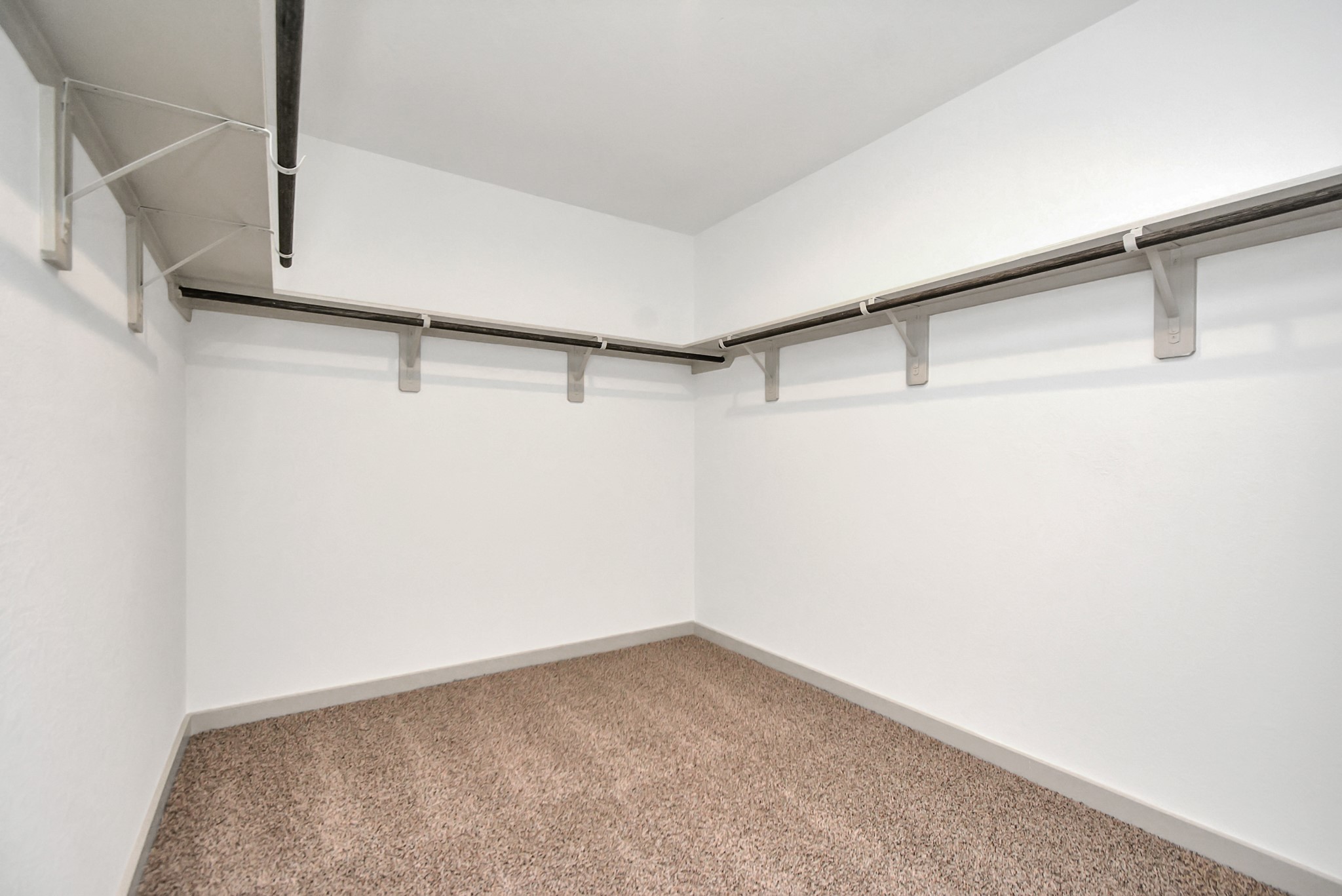 1114 Hughes Crossing Drive Property Photo 23