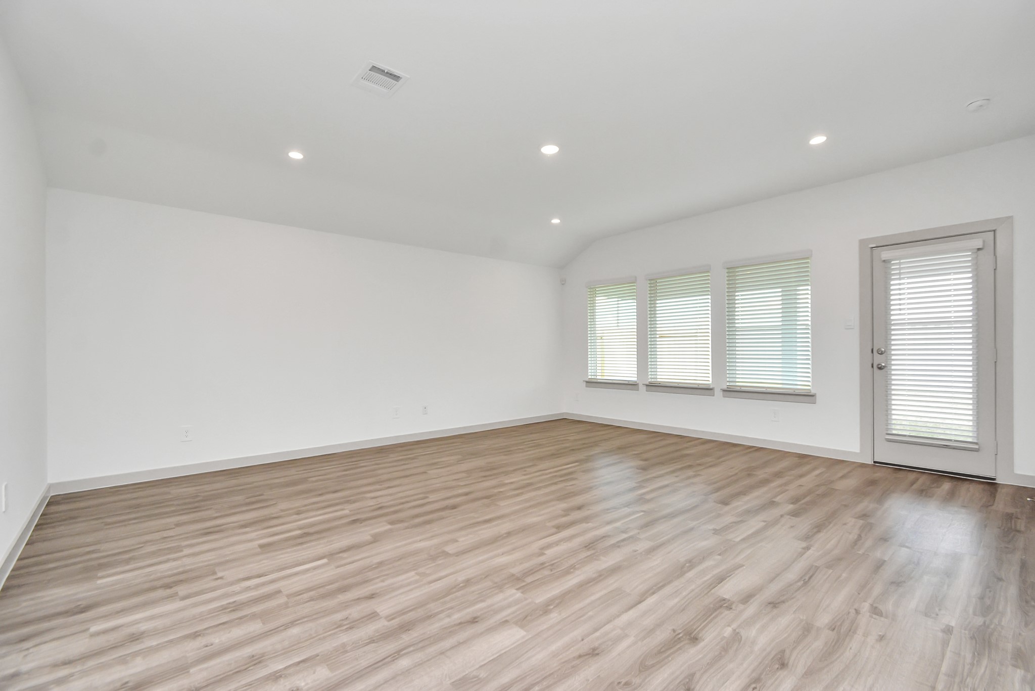 1114 Hughes Crossing Drive Property Photo 27