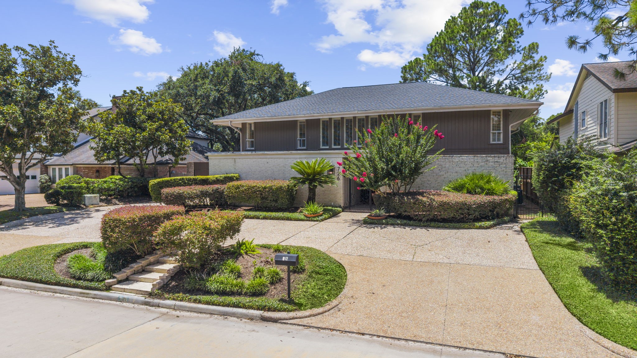 726 Montclair Boulevard Property Photo 3