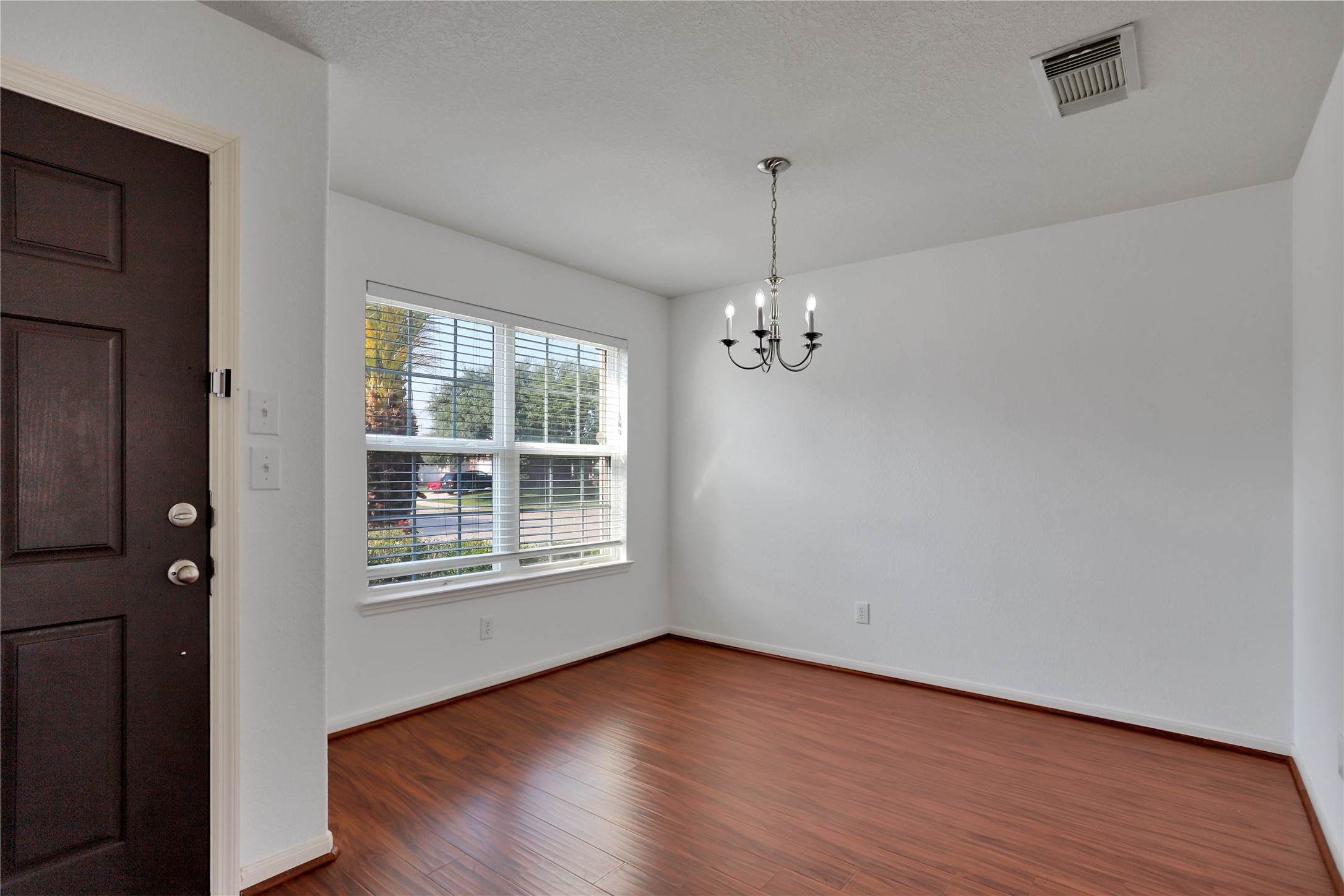 17922 Mission Bluff Lane Property Photo 2