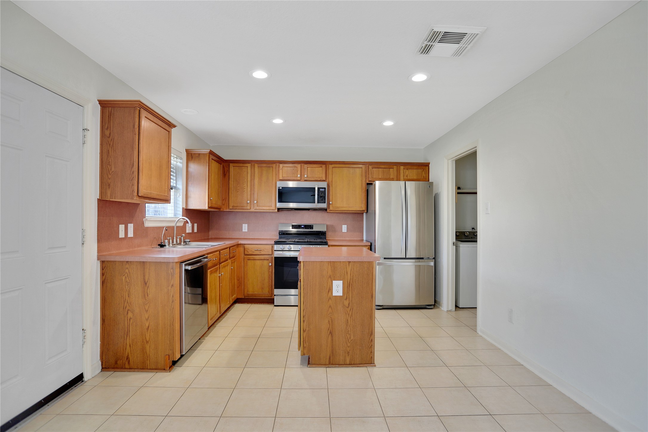17922 Mission Bluff Lane Property Photo 4