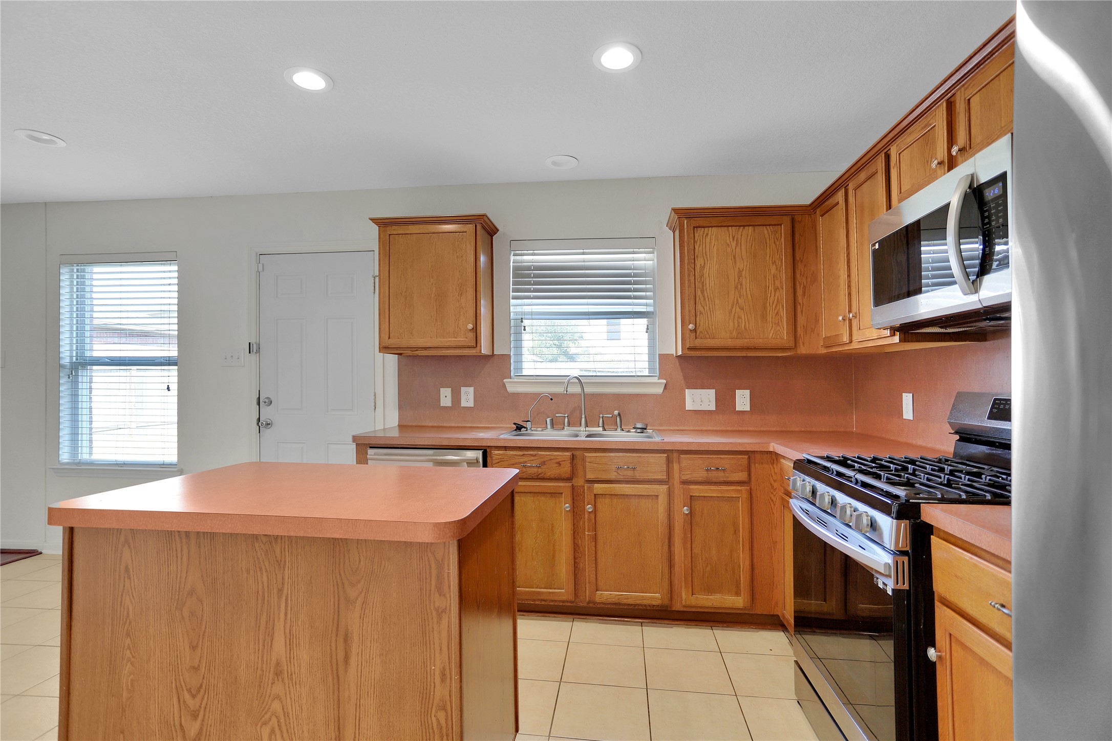 17922 Mission Bluff Lane Property Photo 6