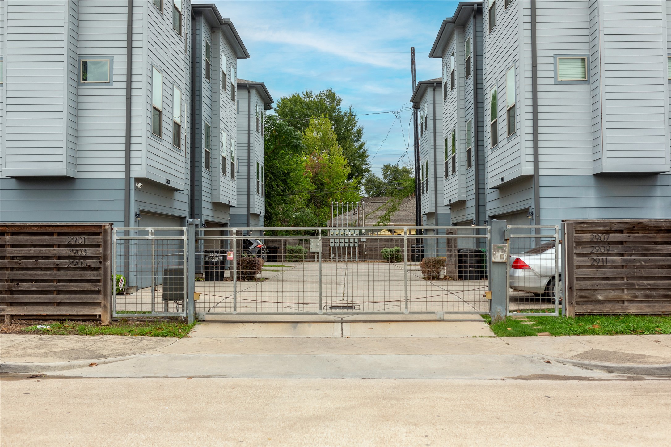 2903 Blodgett Street Property Photo 5