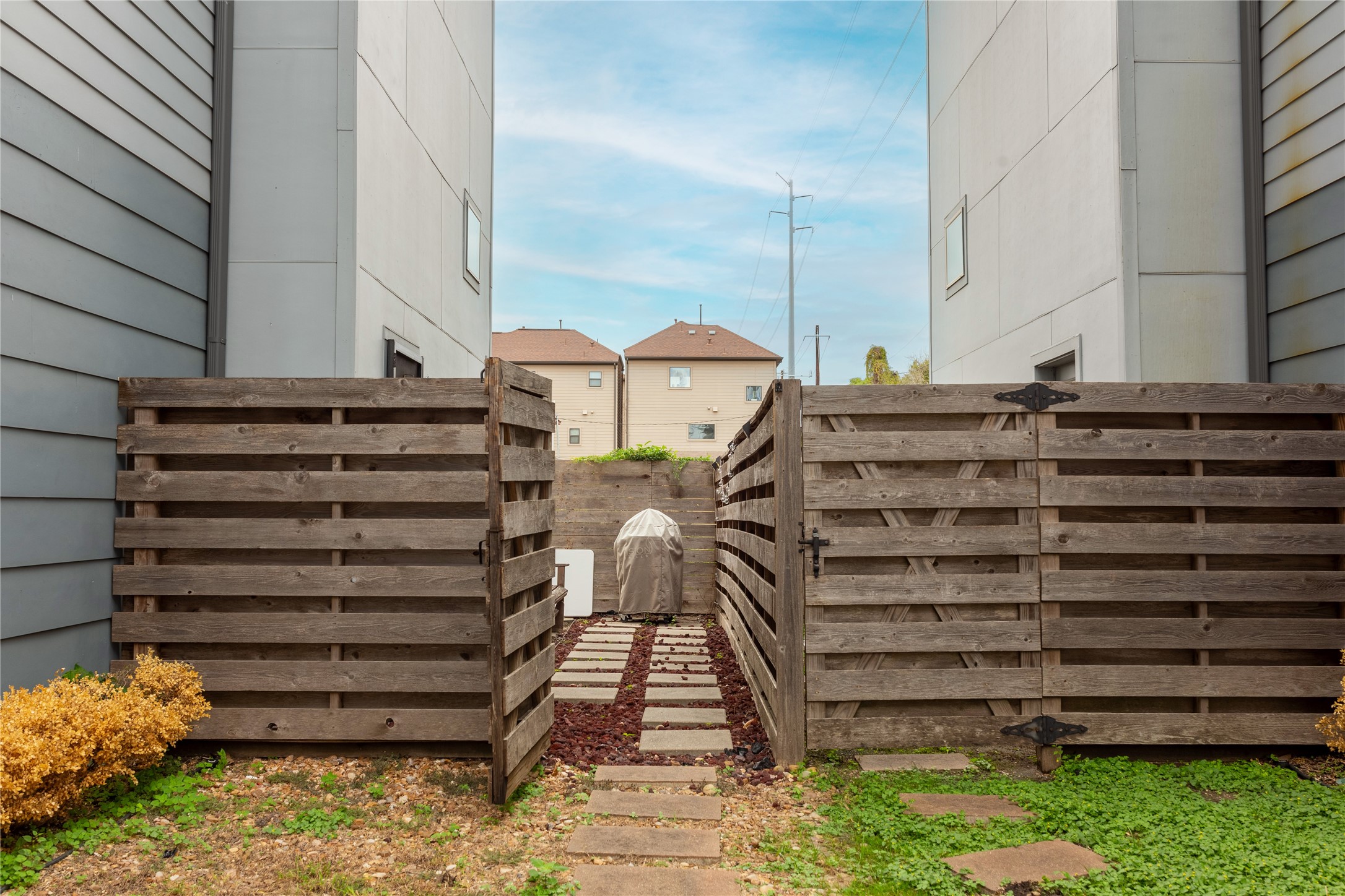 2903 Blodgett Street Property Photo 6