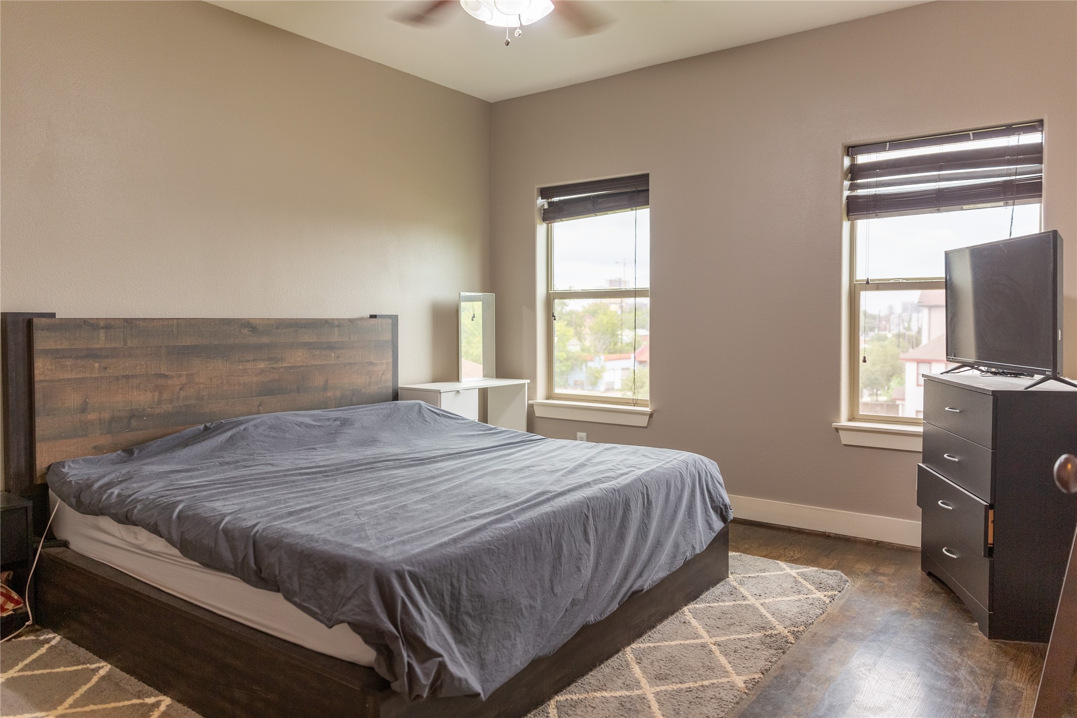 2903 Blodgett Street Property Photo 17