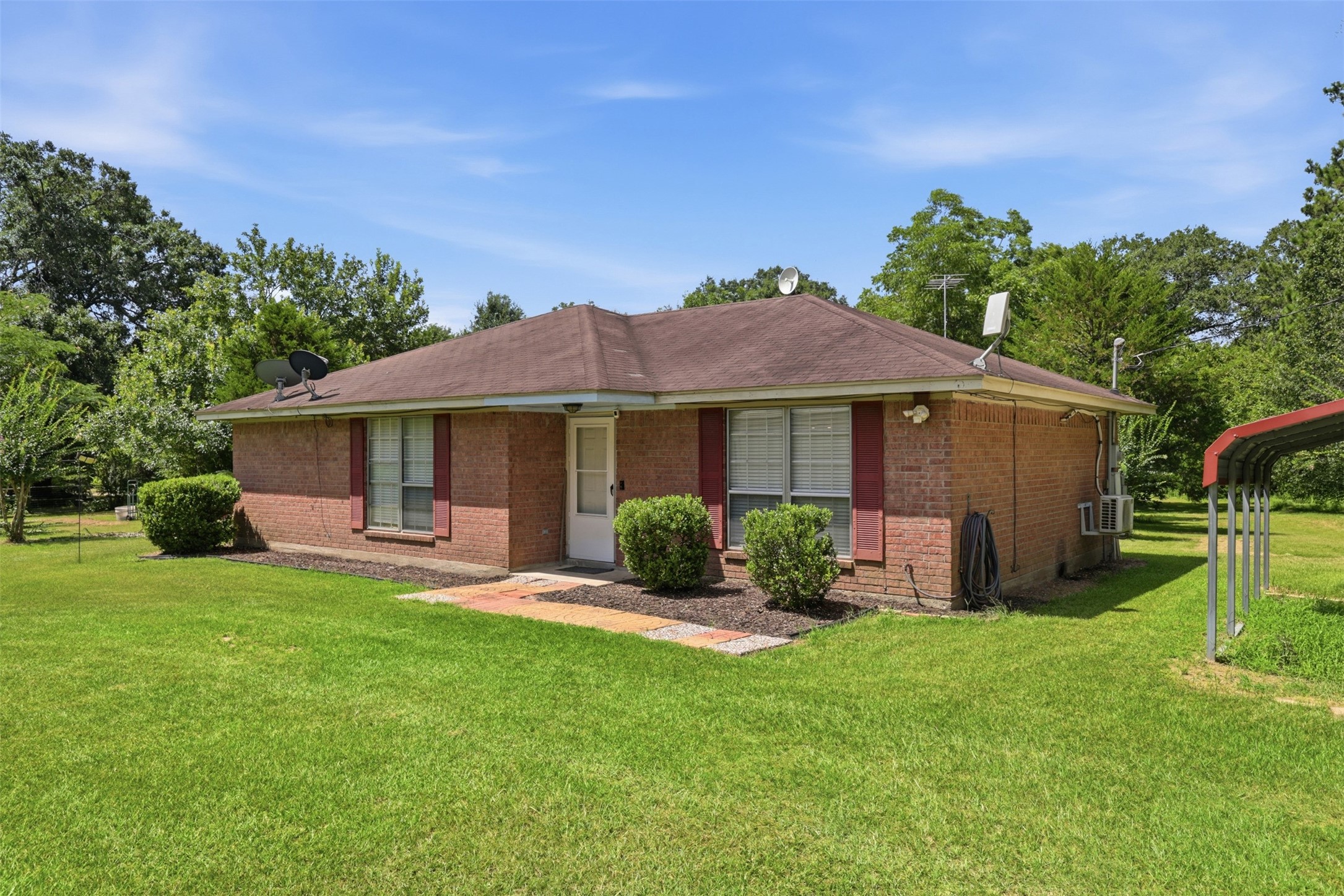 14021 Highway 21 W Property Photo 1