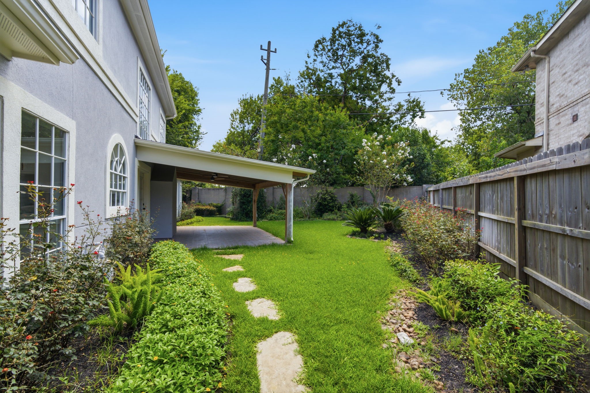 4042 Glen Cove Drive Property Photo 4