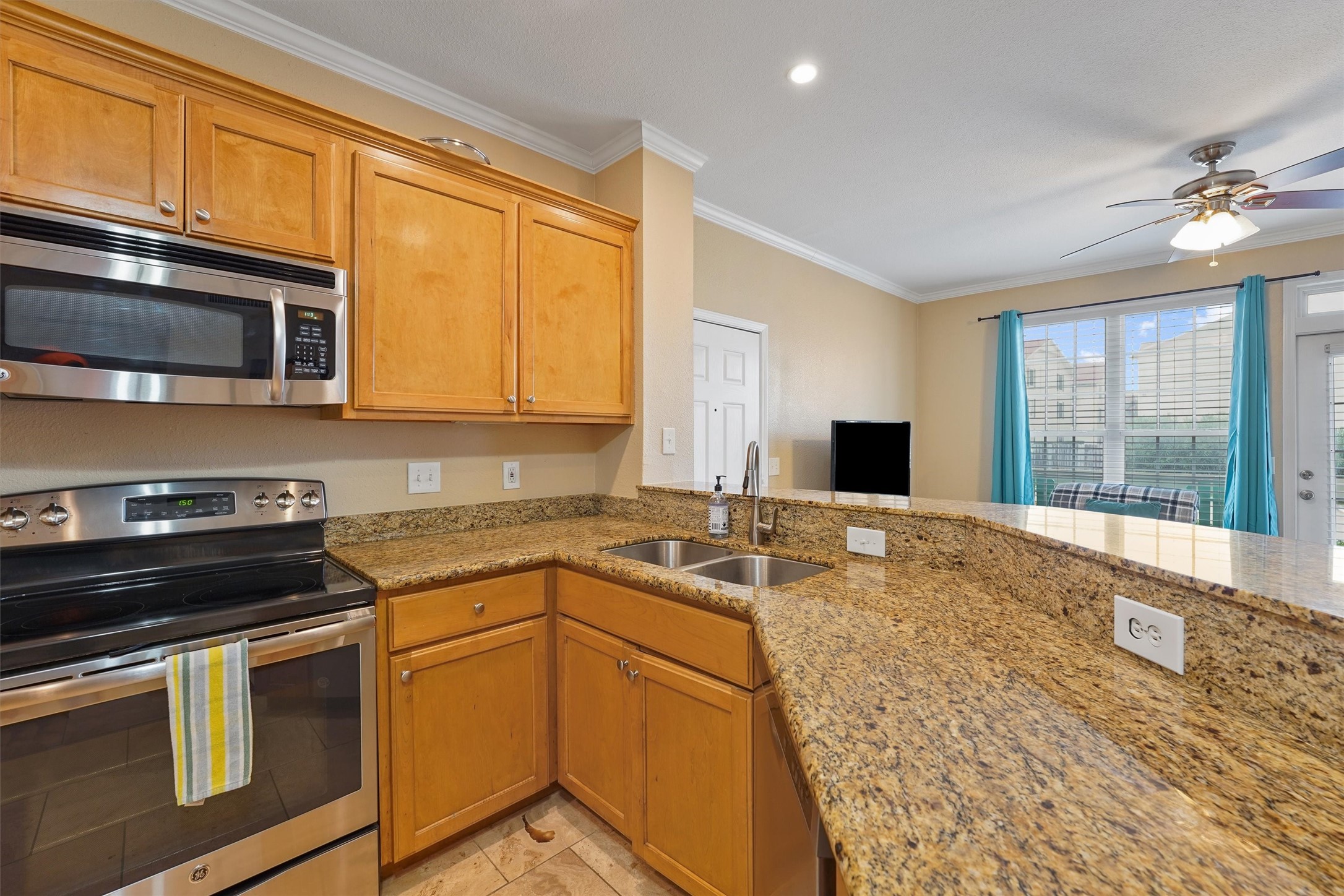 7000 Seawall Boulevard 911 Property Photo 12