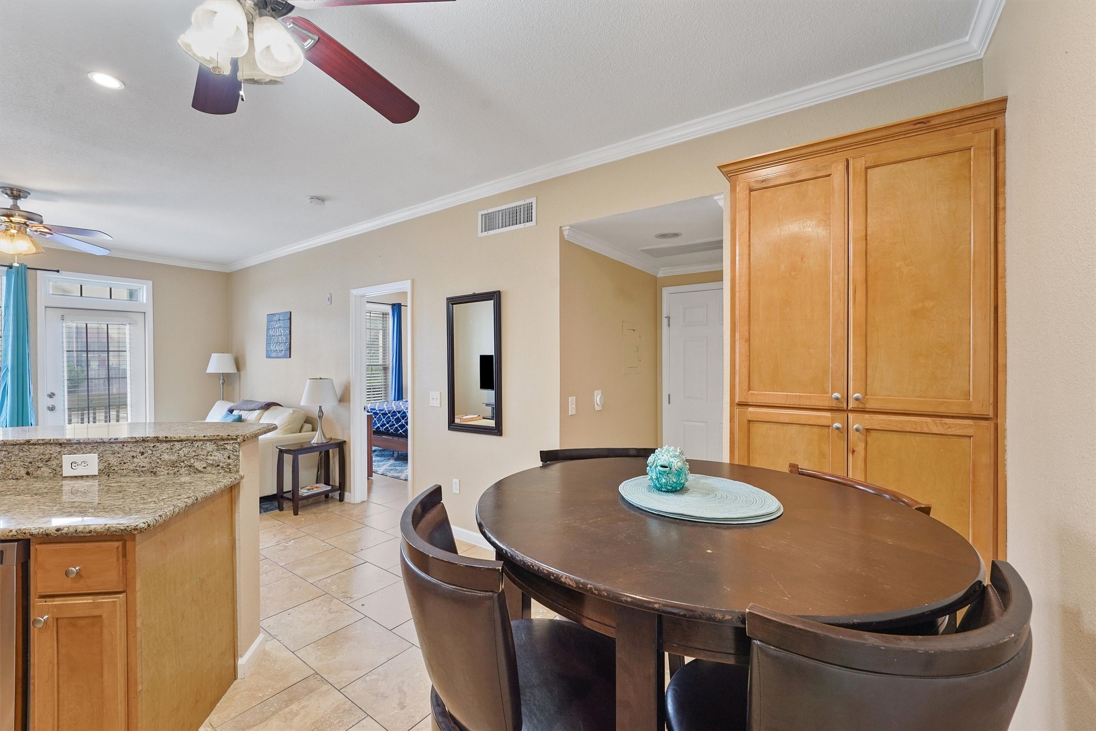 7000 Seawall Boulevard 911 Property Photo 16