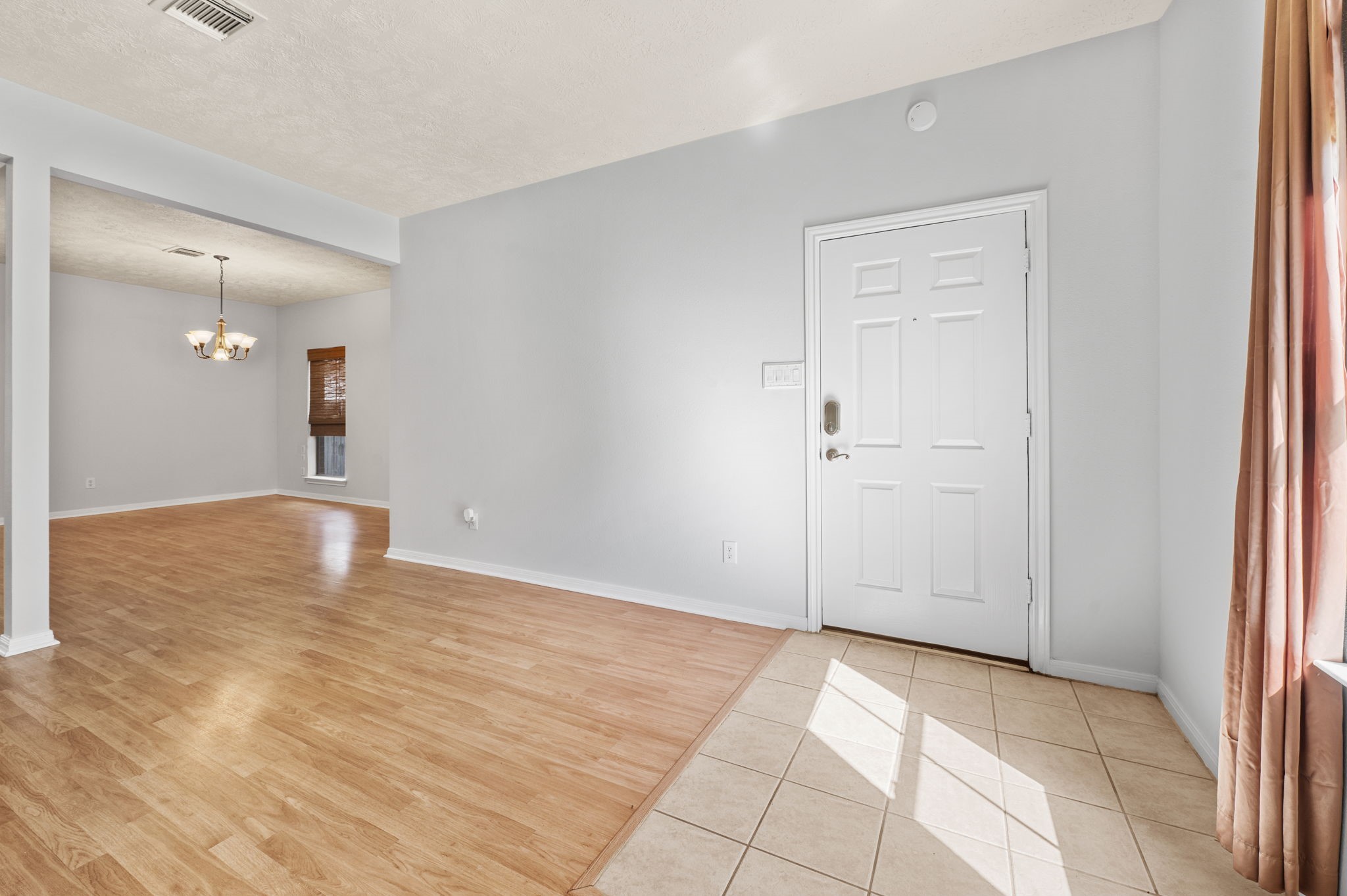 607 Travis Street 5 Property Photo 6