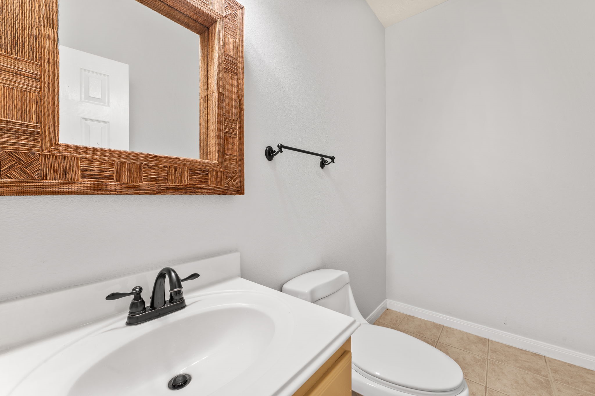 607 Travis Street 5 Property Photo 16