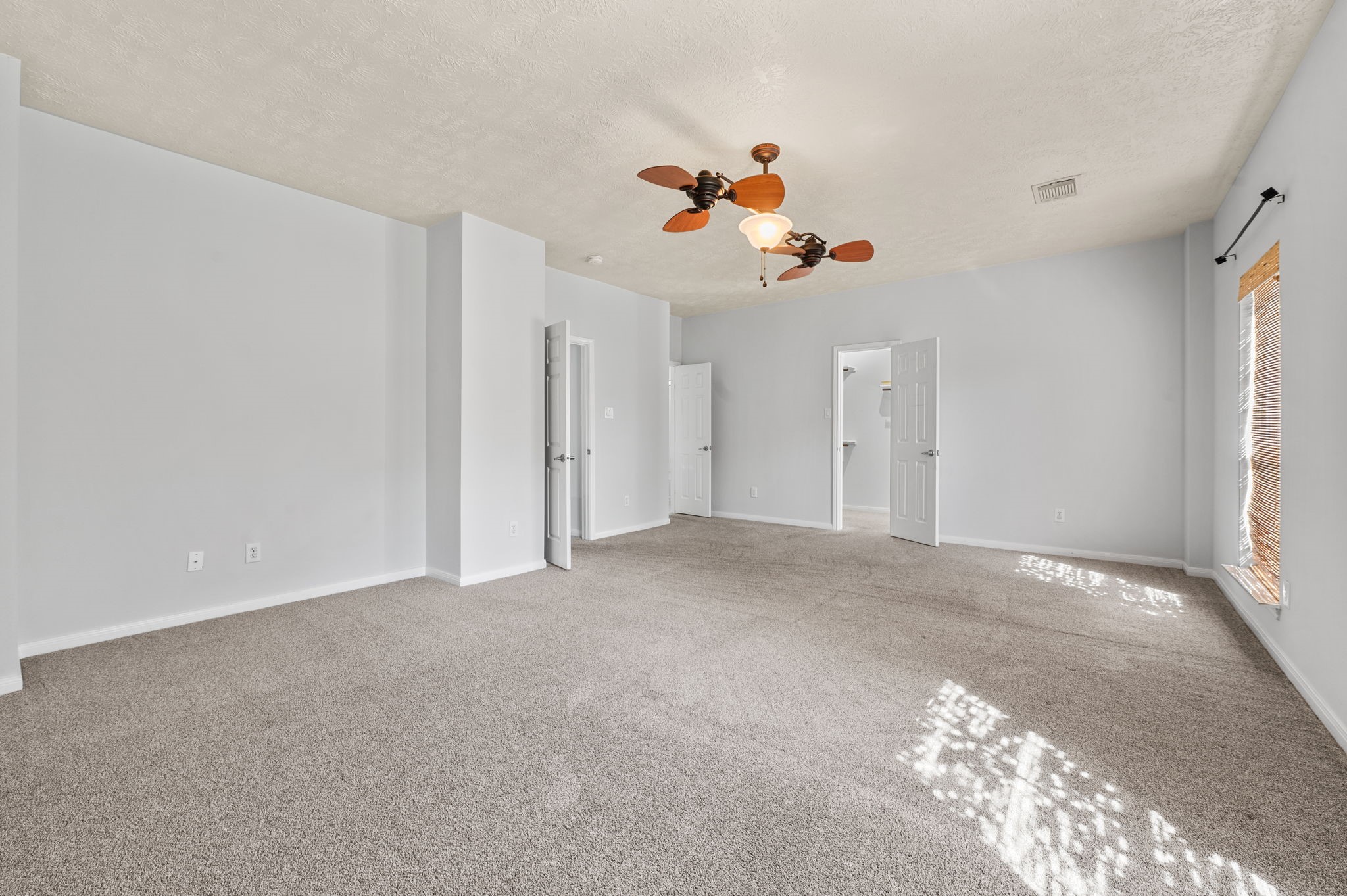 607 Travis Street 5 Property Photo 20