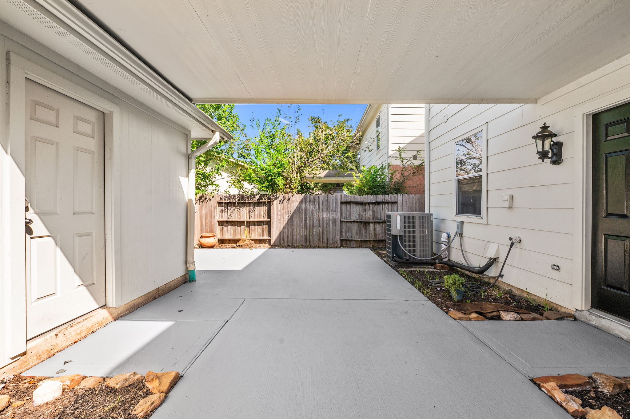 607 Travis Street 5 Property Photo 27