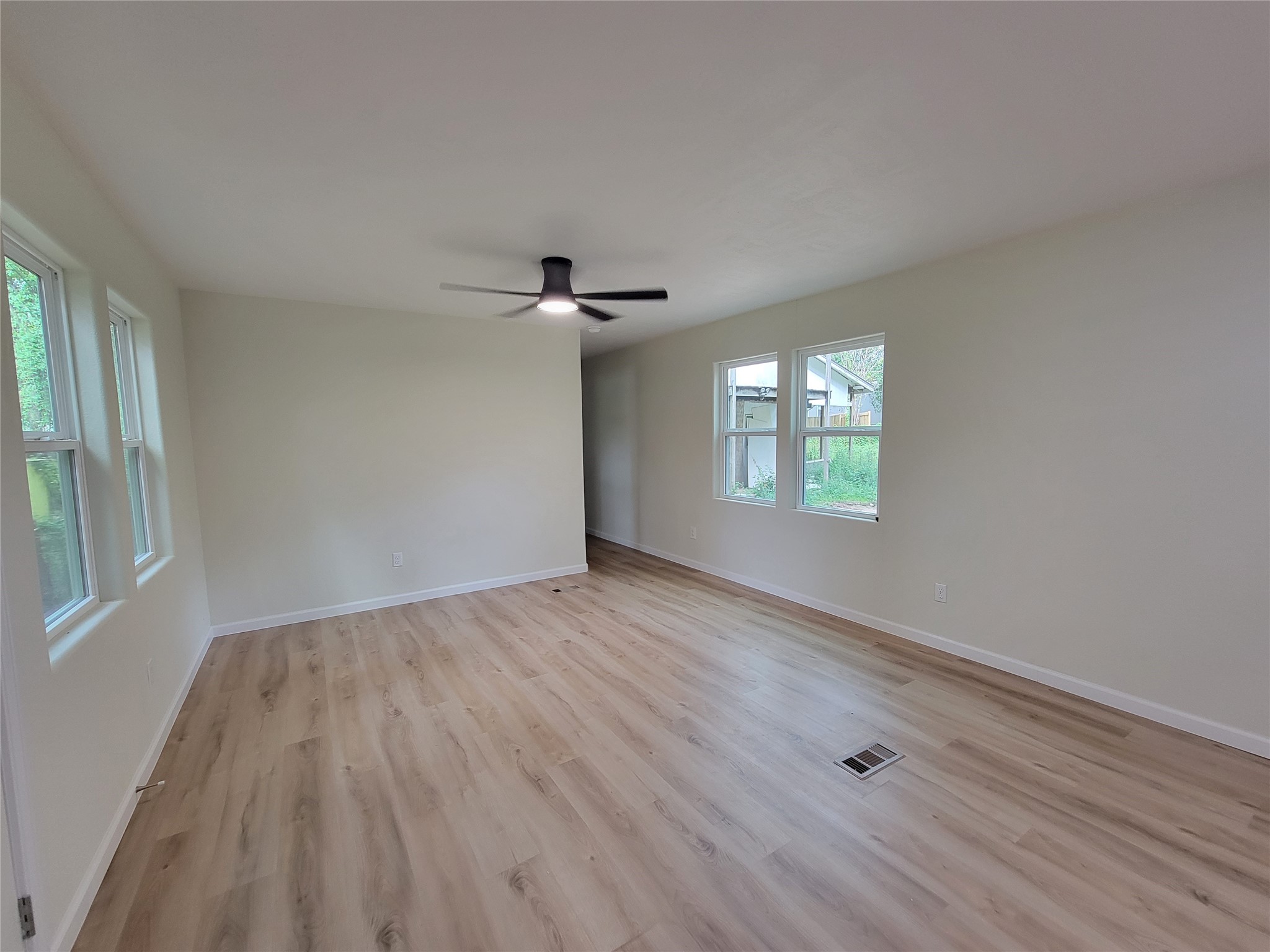 13126 S Lee Shore Drive Property Photo 3