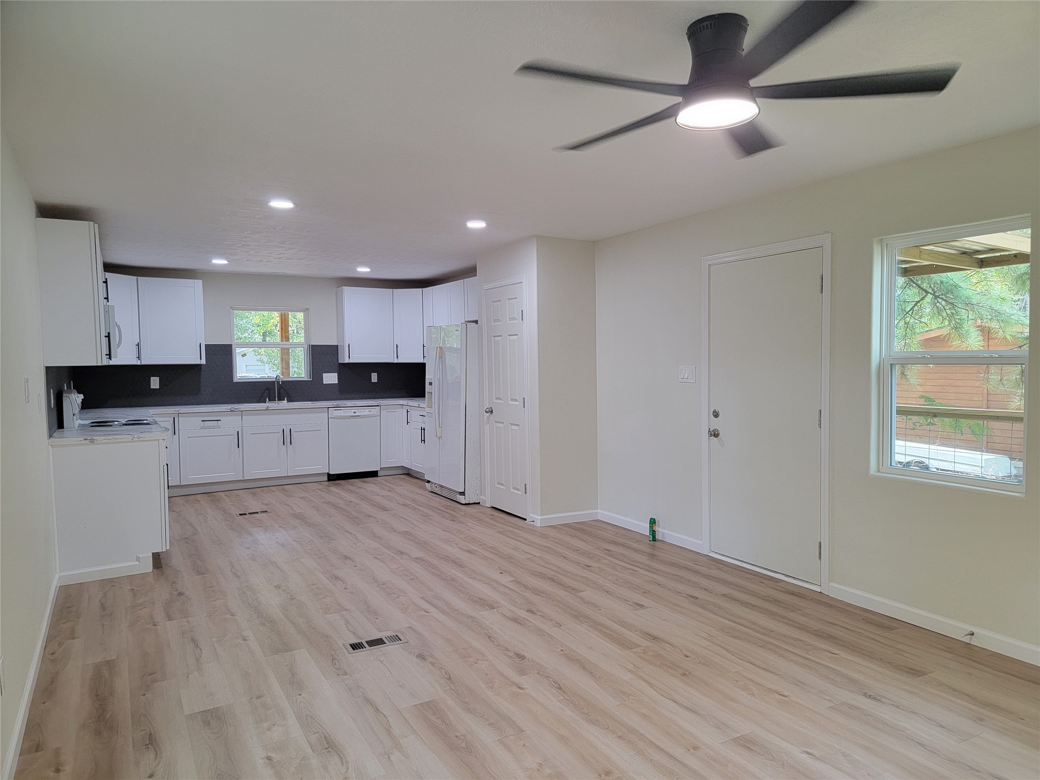 13126 S Lee Shore Drive Property Photo 5