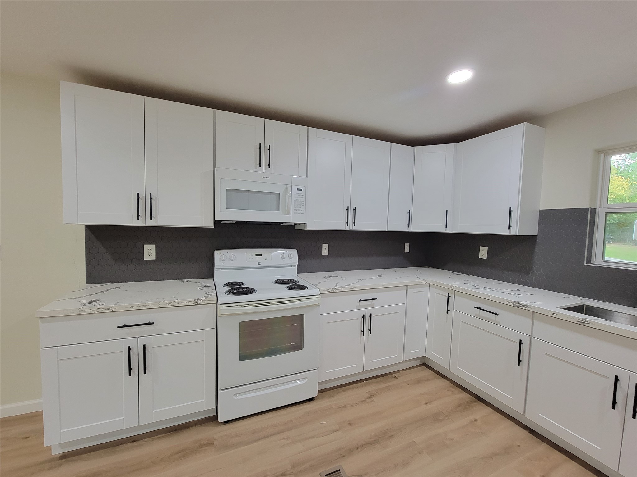 13126 S Lee Shore Drive Property Photo 7