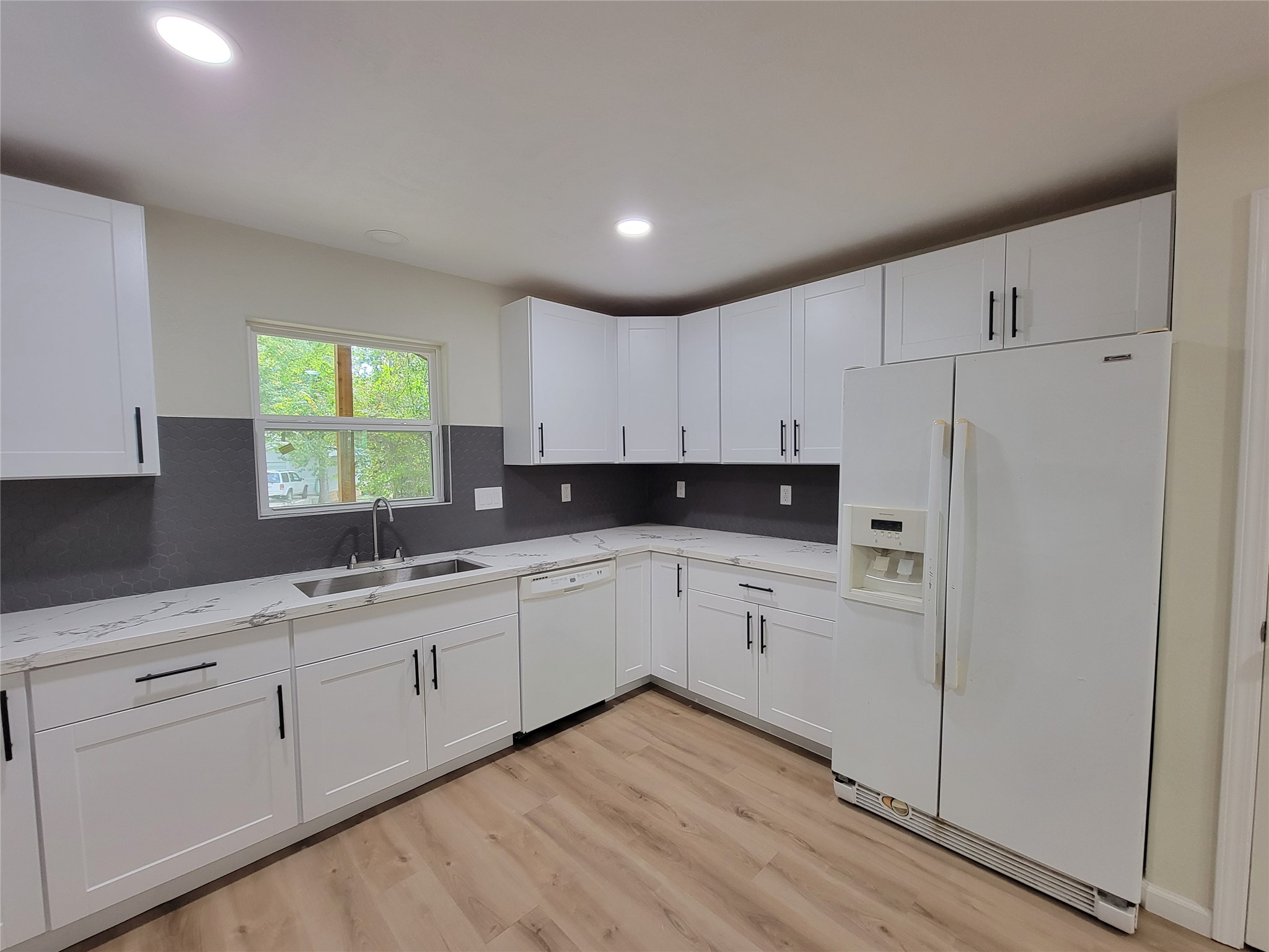 13126 S Lee Shore Drive Property Photo 8