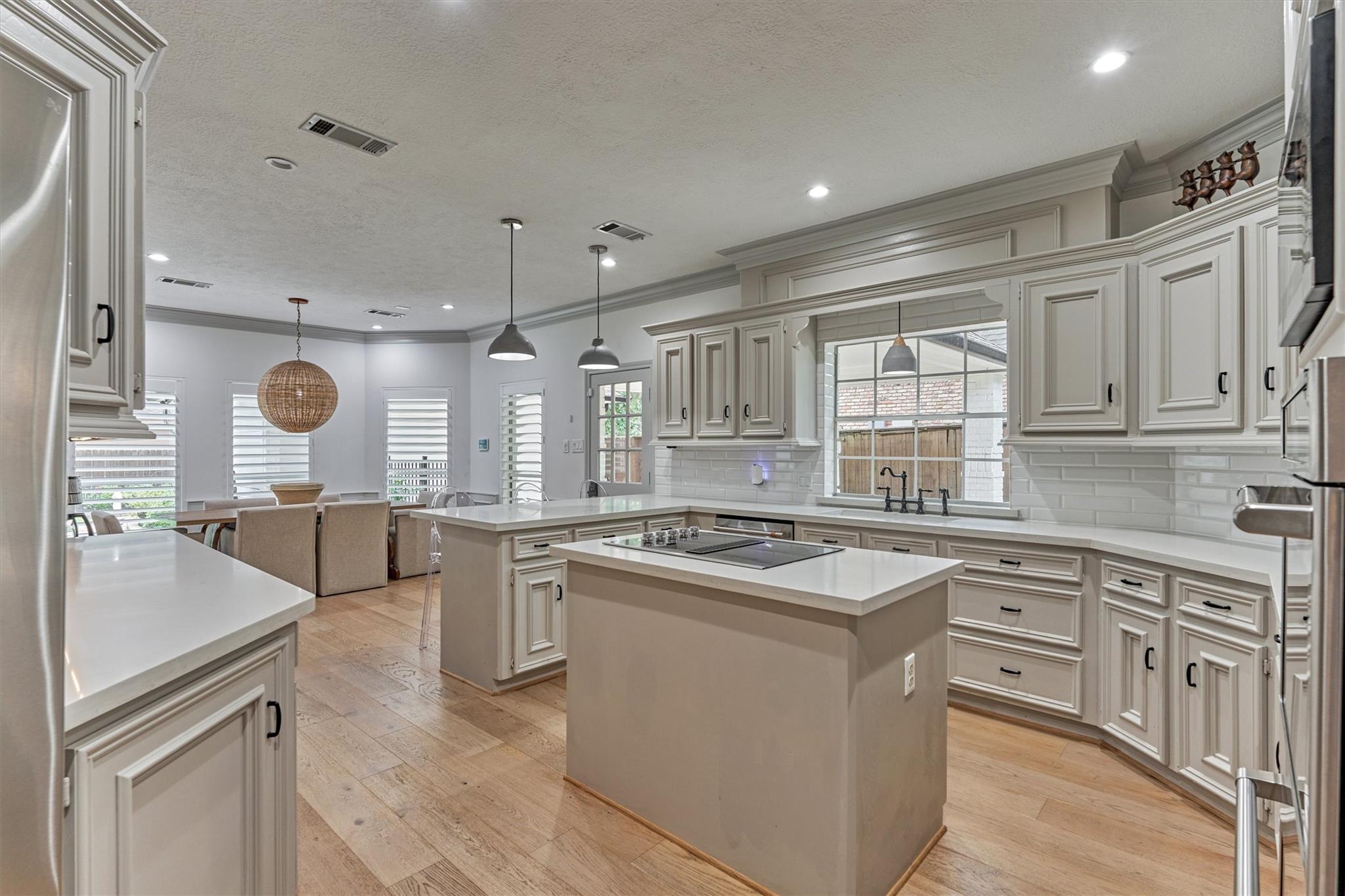 42 Golden Shadow Circle, The Woodlands Tx 77381 Property Photo 11
