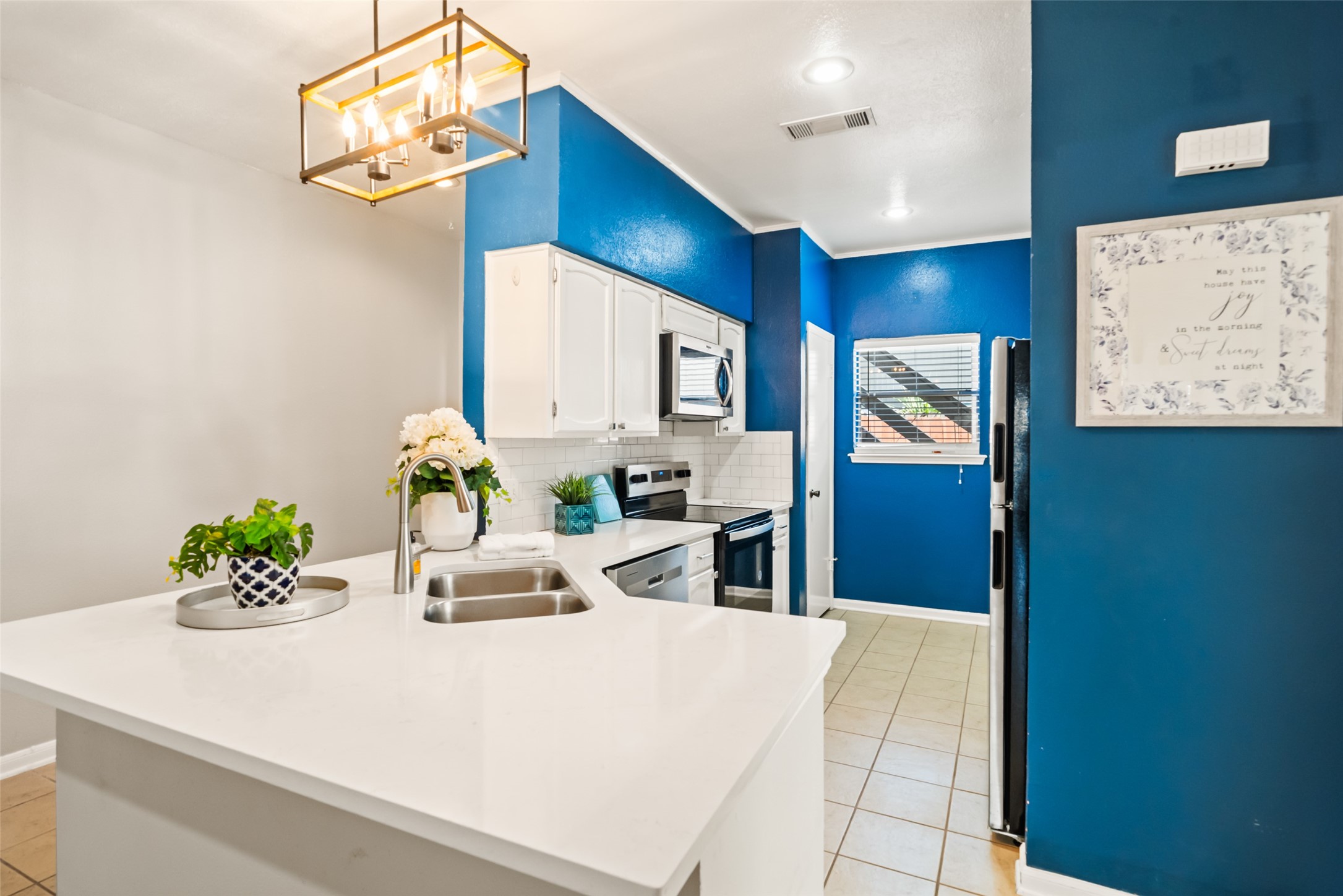 173 April Point Drive N Property Photo 1