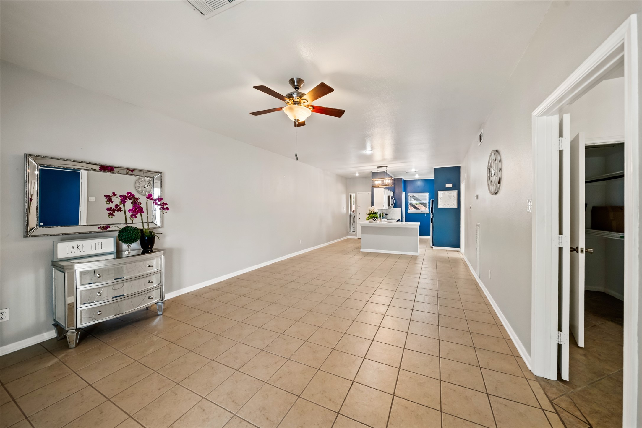 173 April Point Drive N Property Photo 3