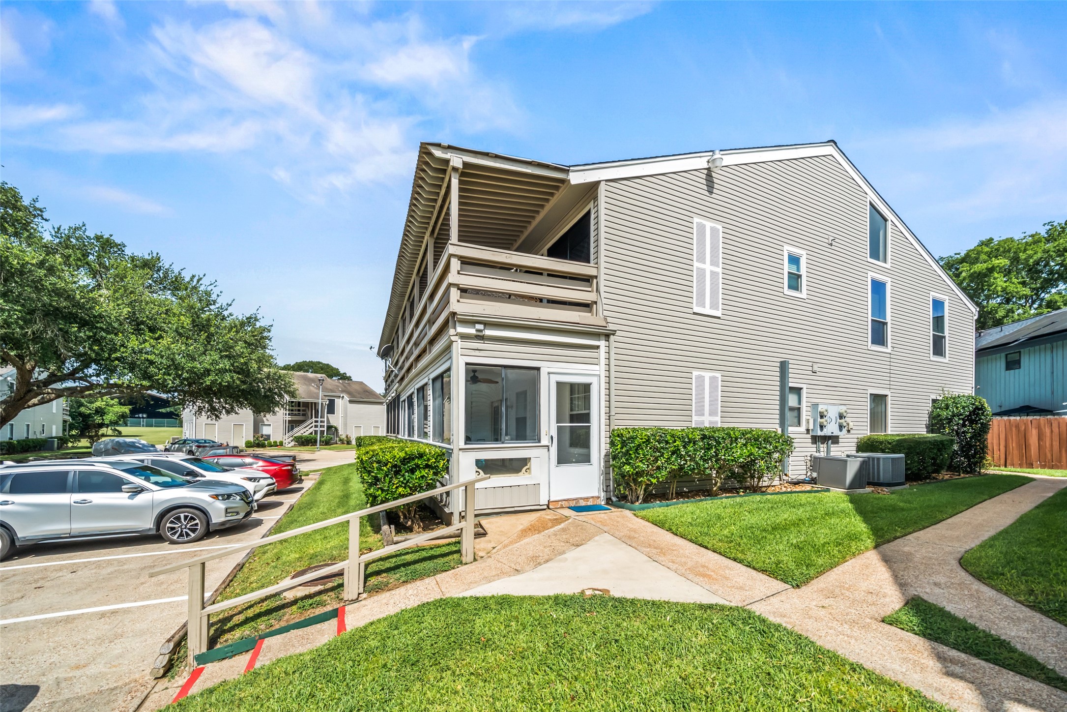 173 April Point Drive N Property Photo 4