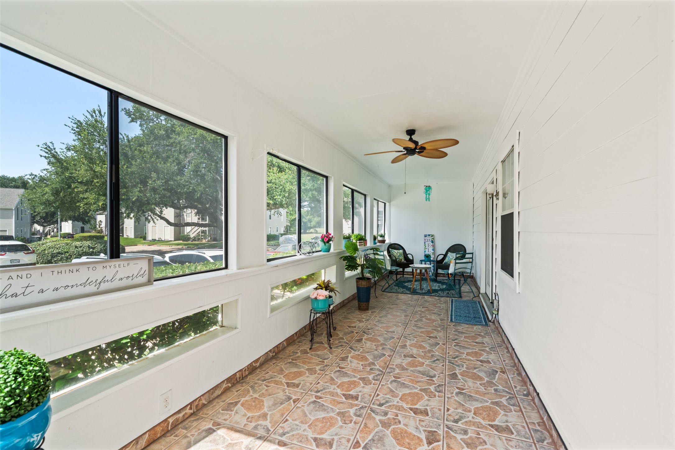 173 April Point Drive N Property Photo 5