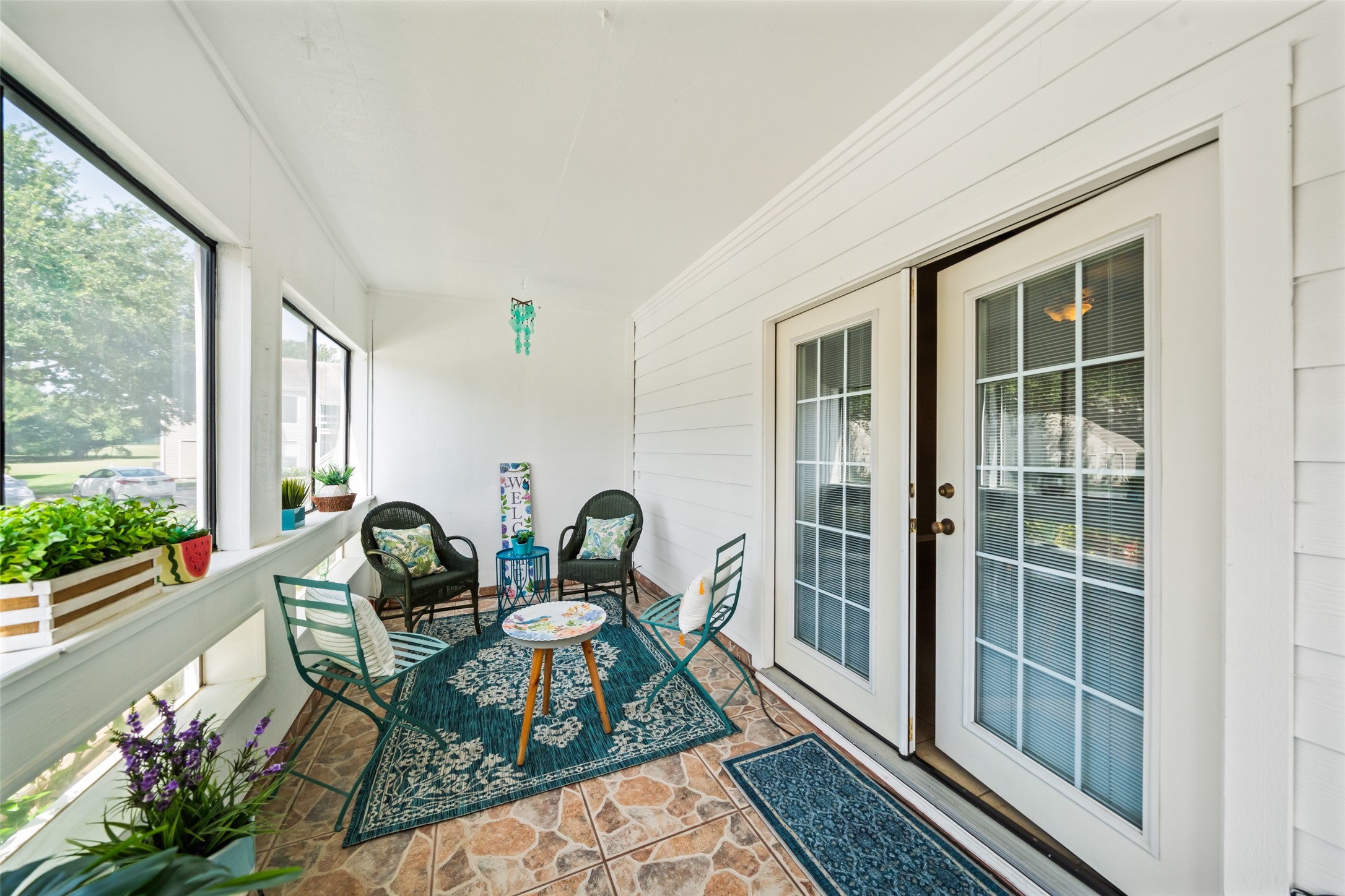 173 April Point Drive N Property Photo 6