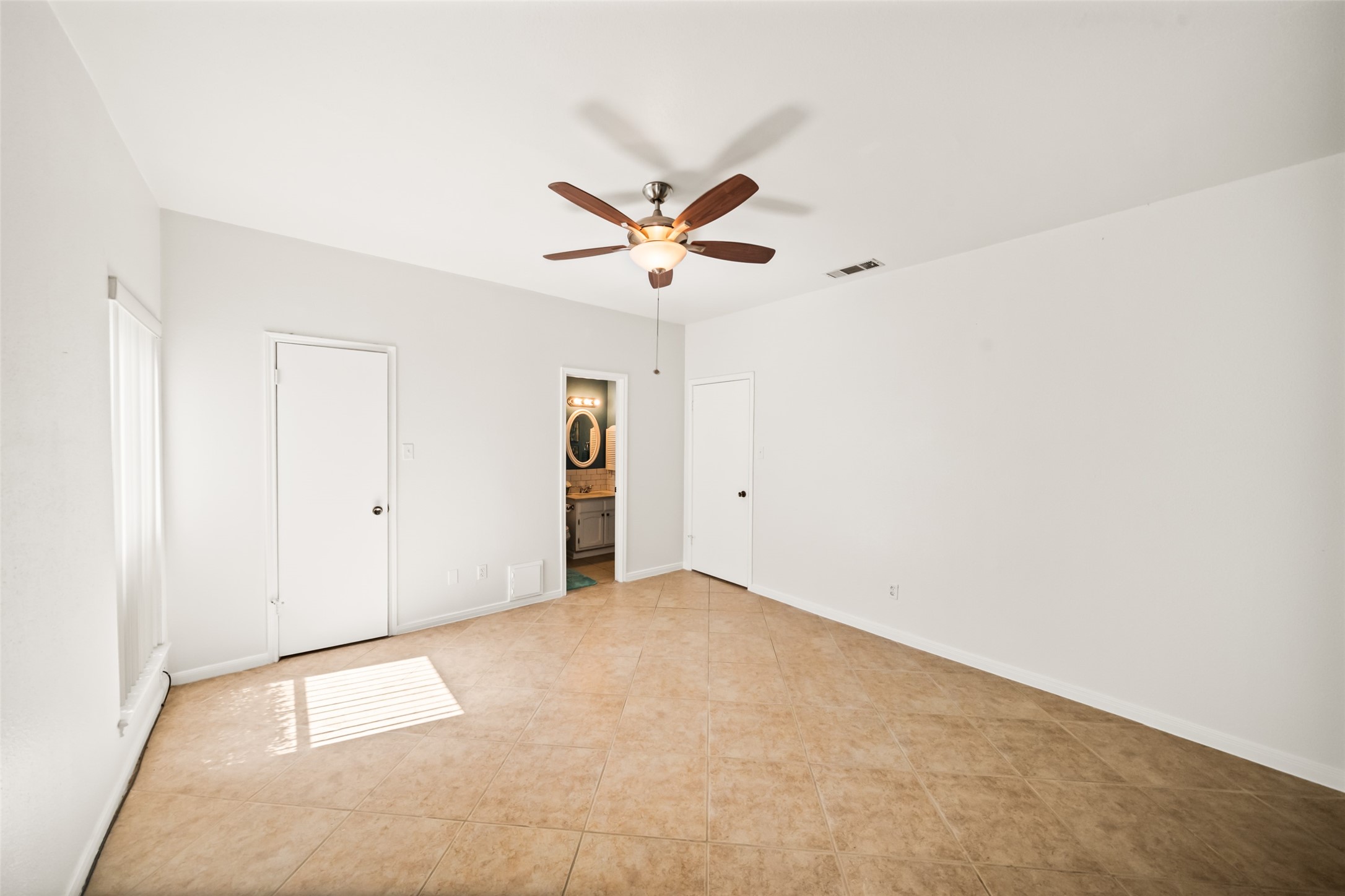 173 April Point Drive N Property Photo 8