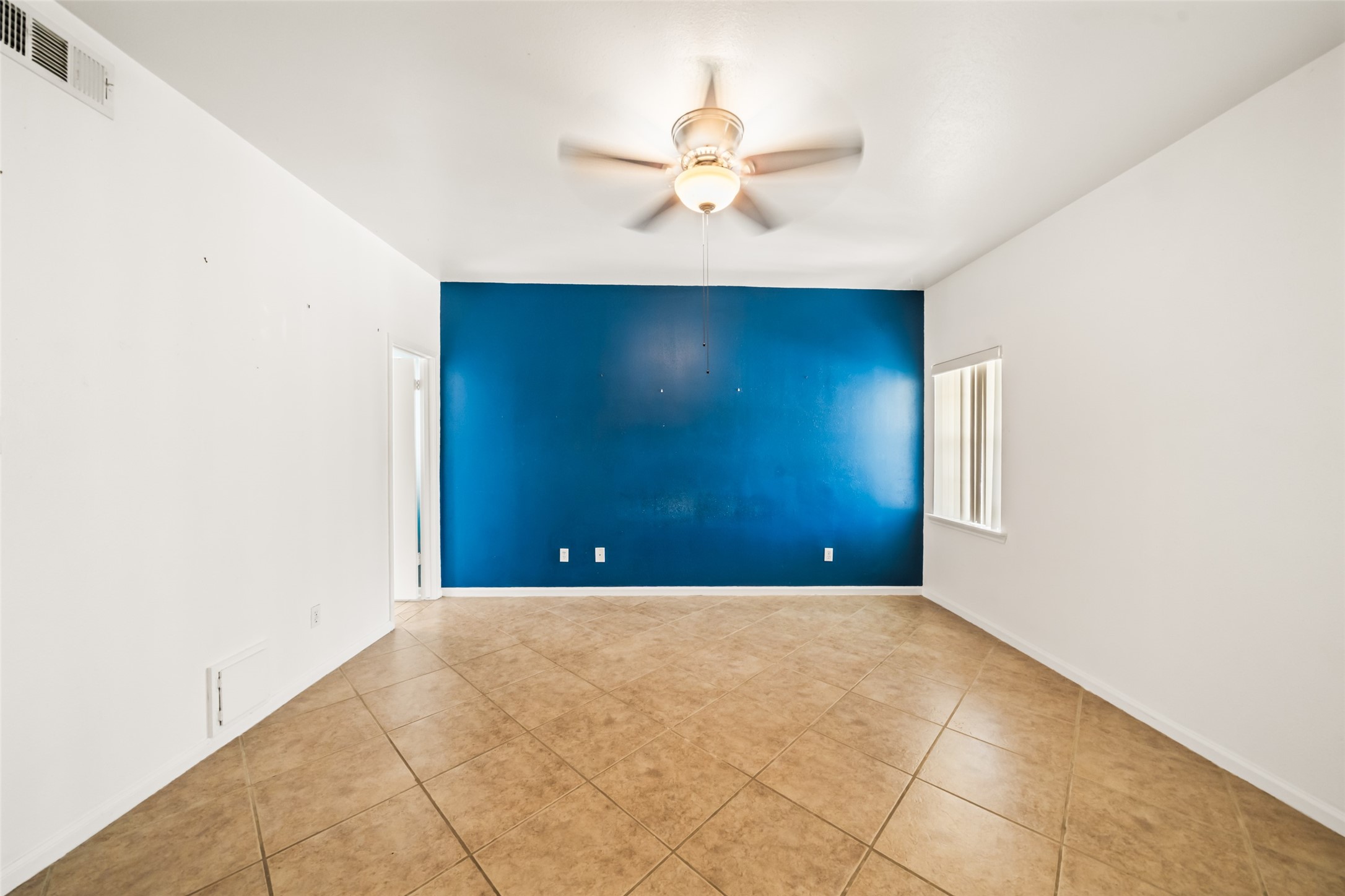 173 April Point Drive N Property Photo 11