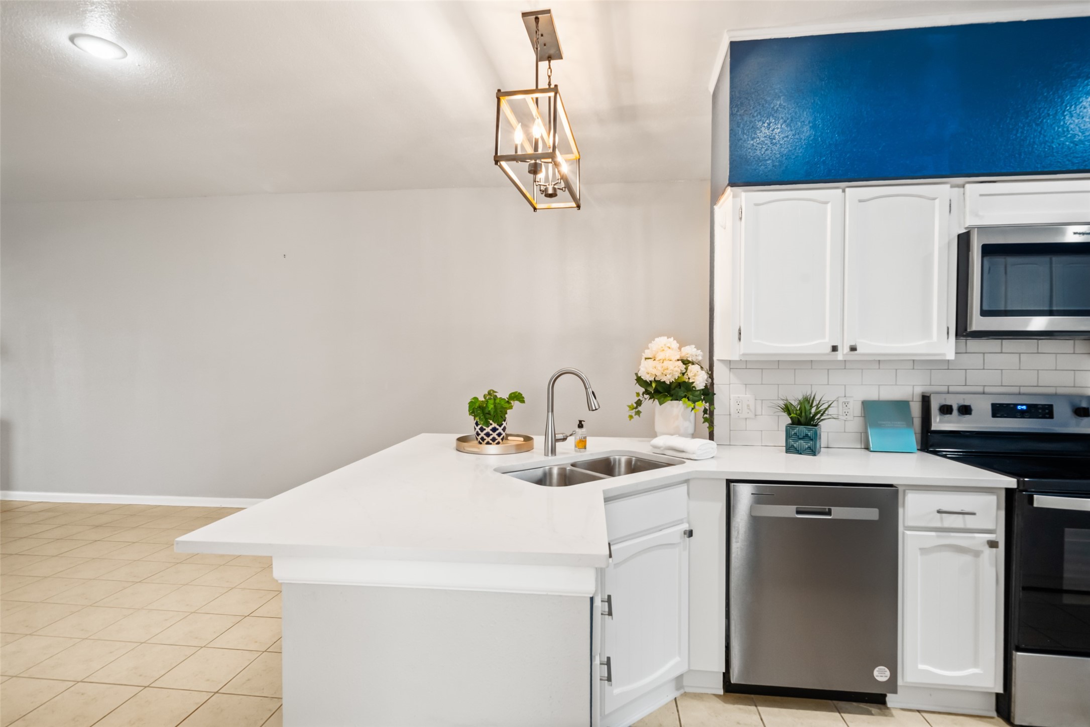 173 April Point Drive N Property Photo 15