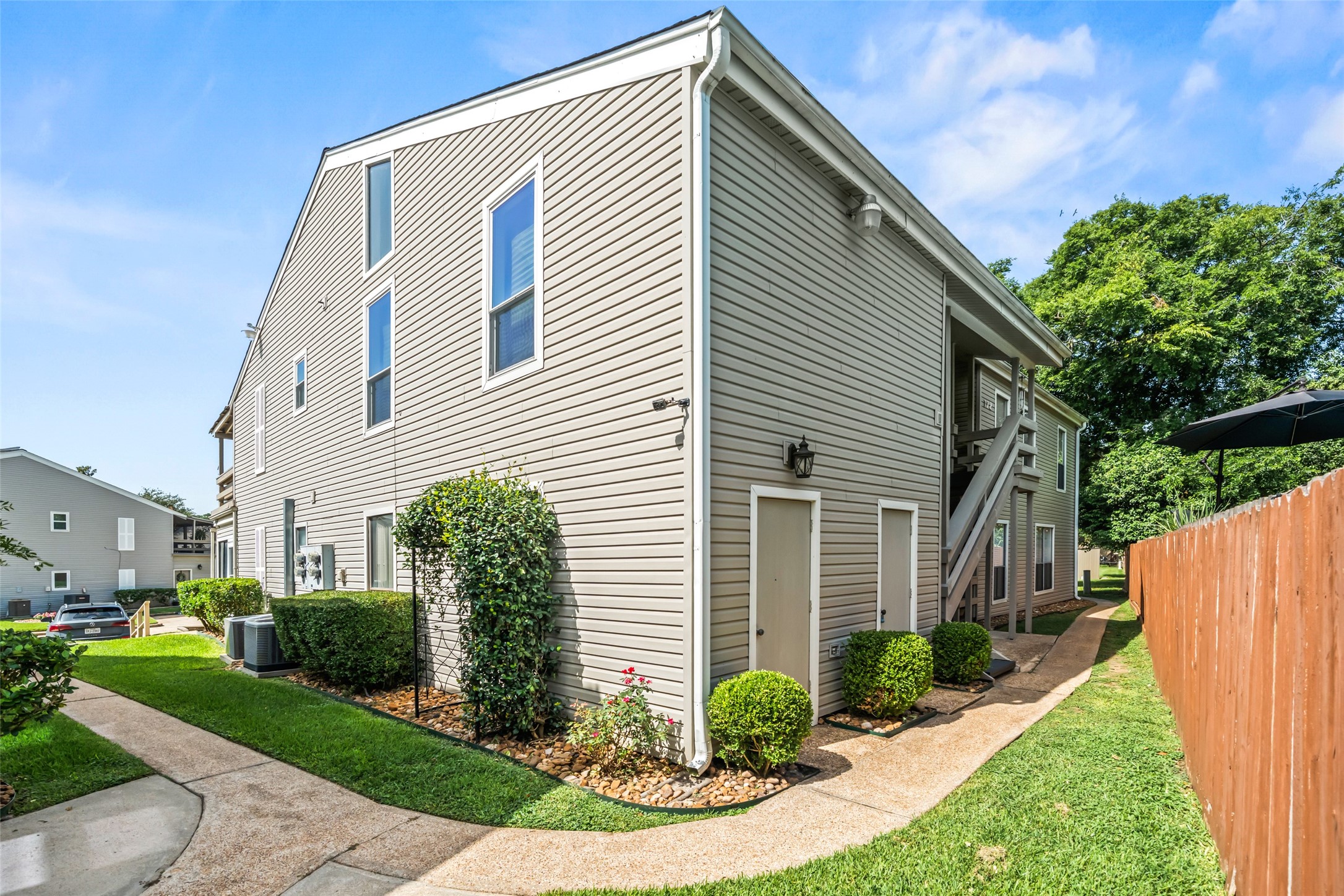 173 April Point Drive N Property Photo 16