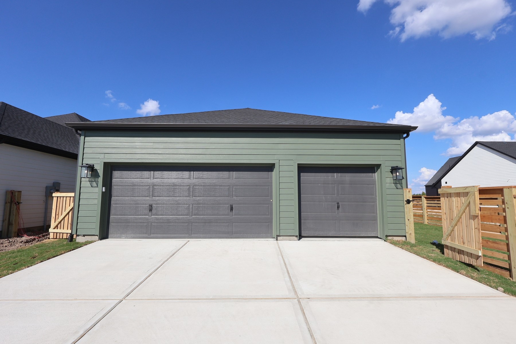 12219 Emerald Enclave Drive Property Photo 3