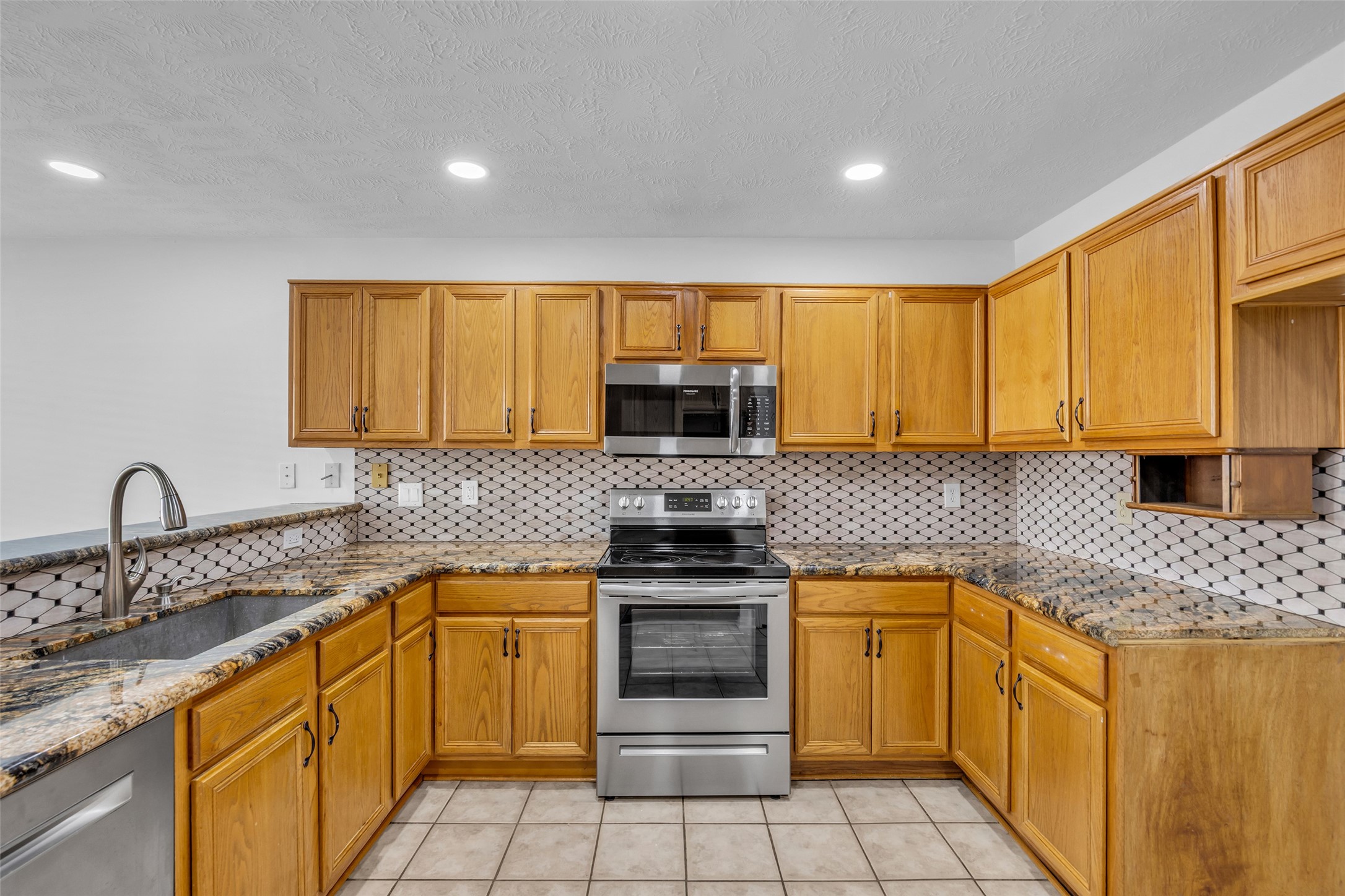 4007 Greenwood Drive Property Photo 9