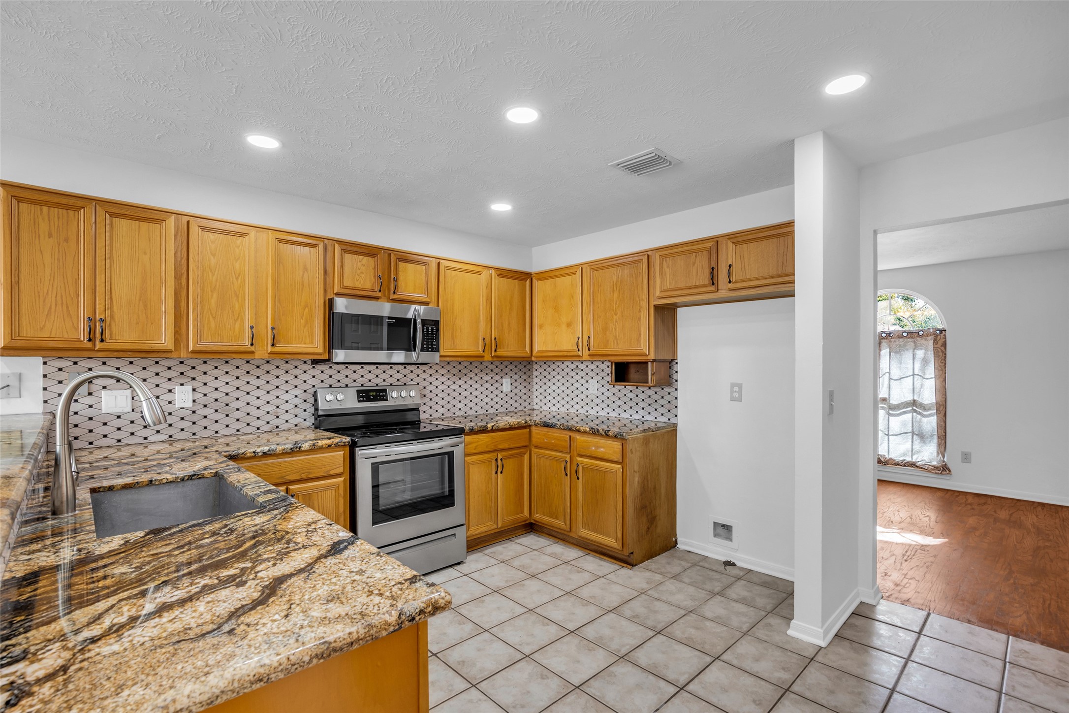 4007 Greenwood Drive Property Photo 10