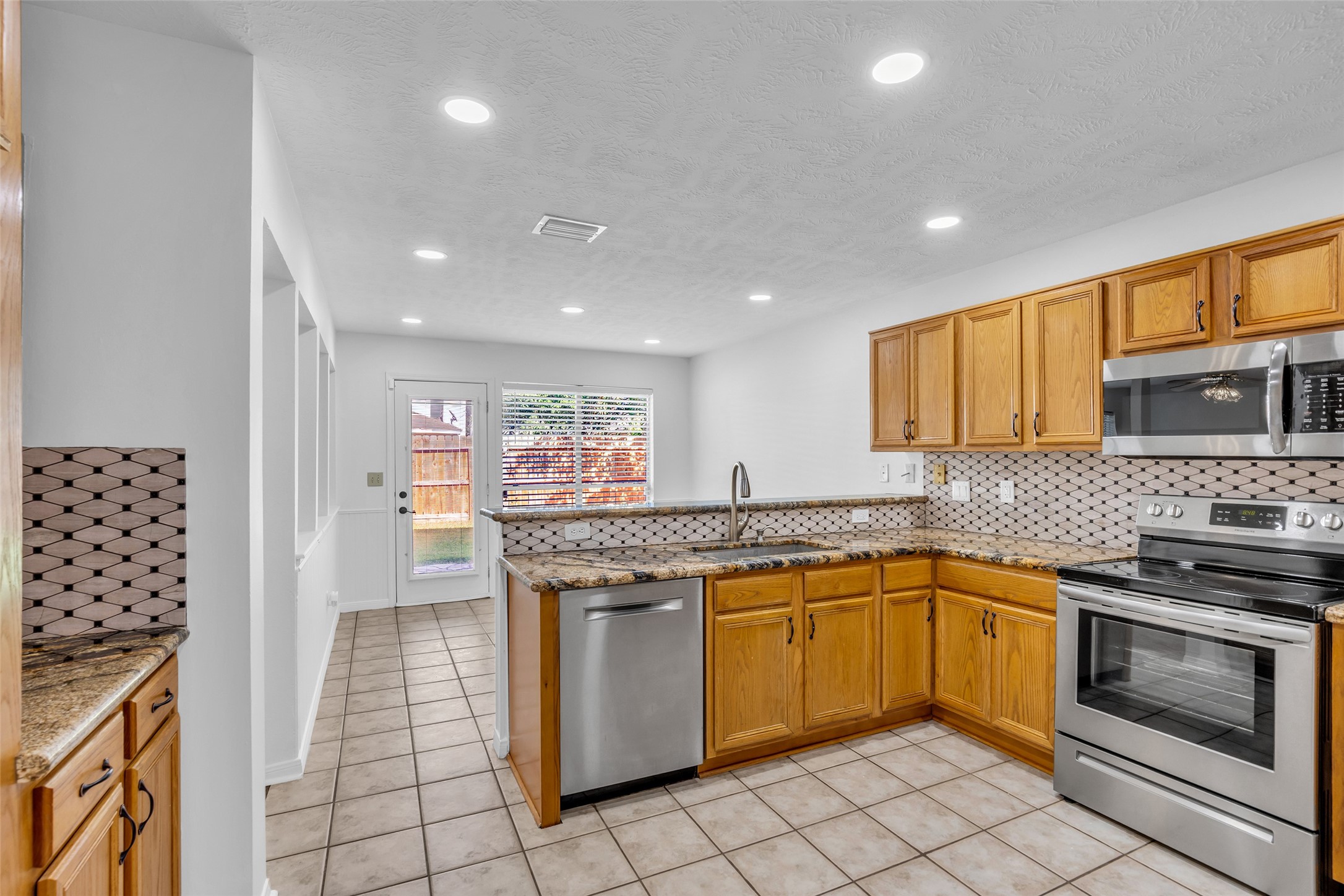 4007 Greenwood Drive Property Photo 11