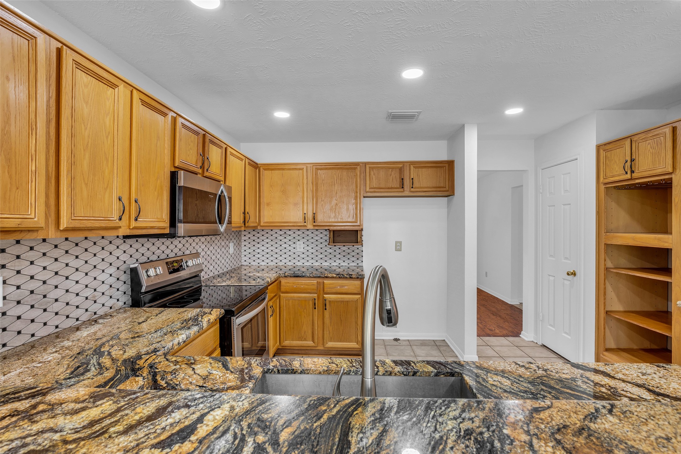 4007 Greenwood Drive Property Photo 15