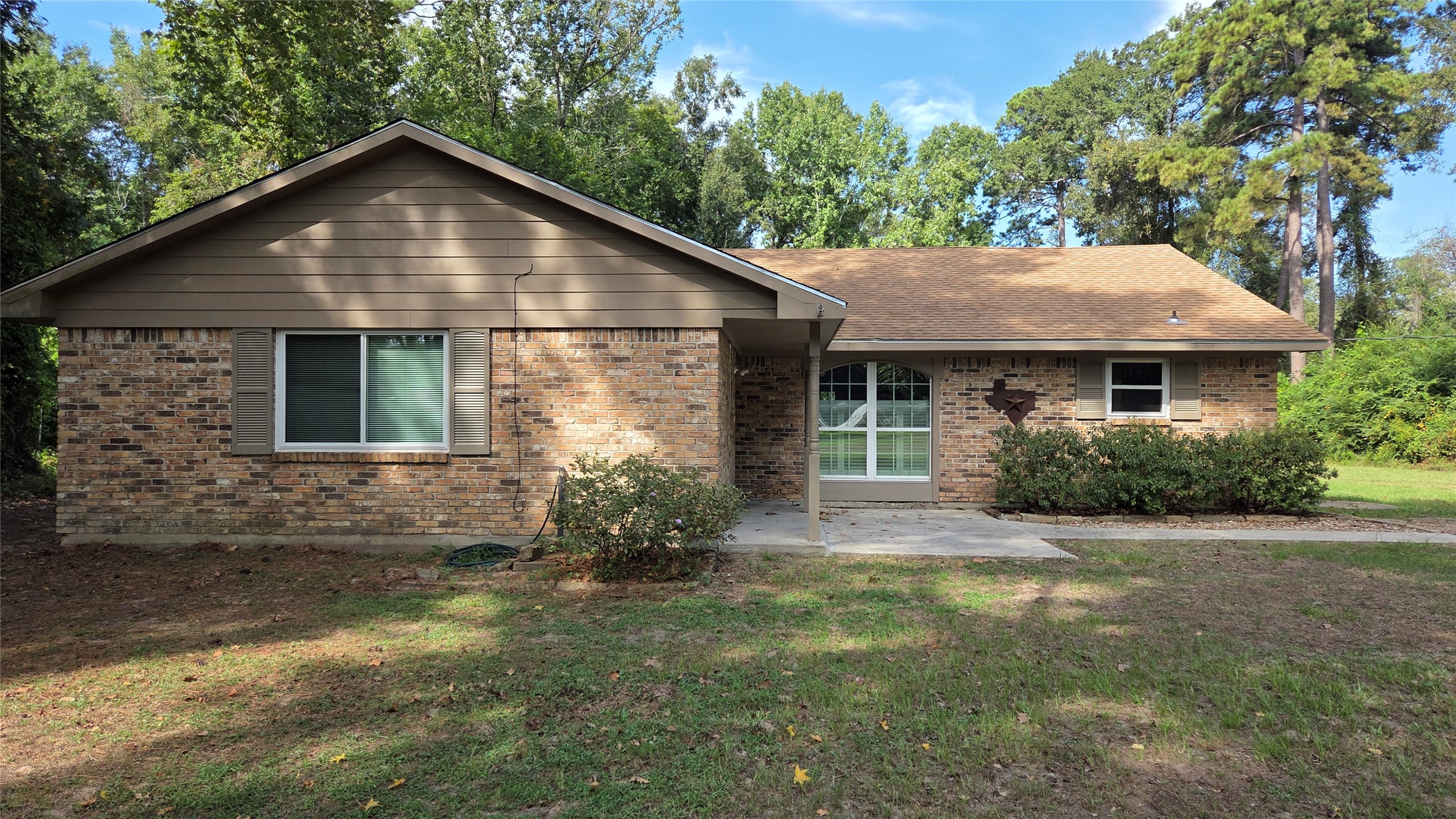 21298 Oak Leaf Boulevard Property Photo 2