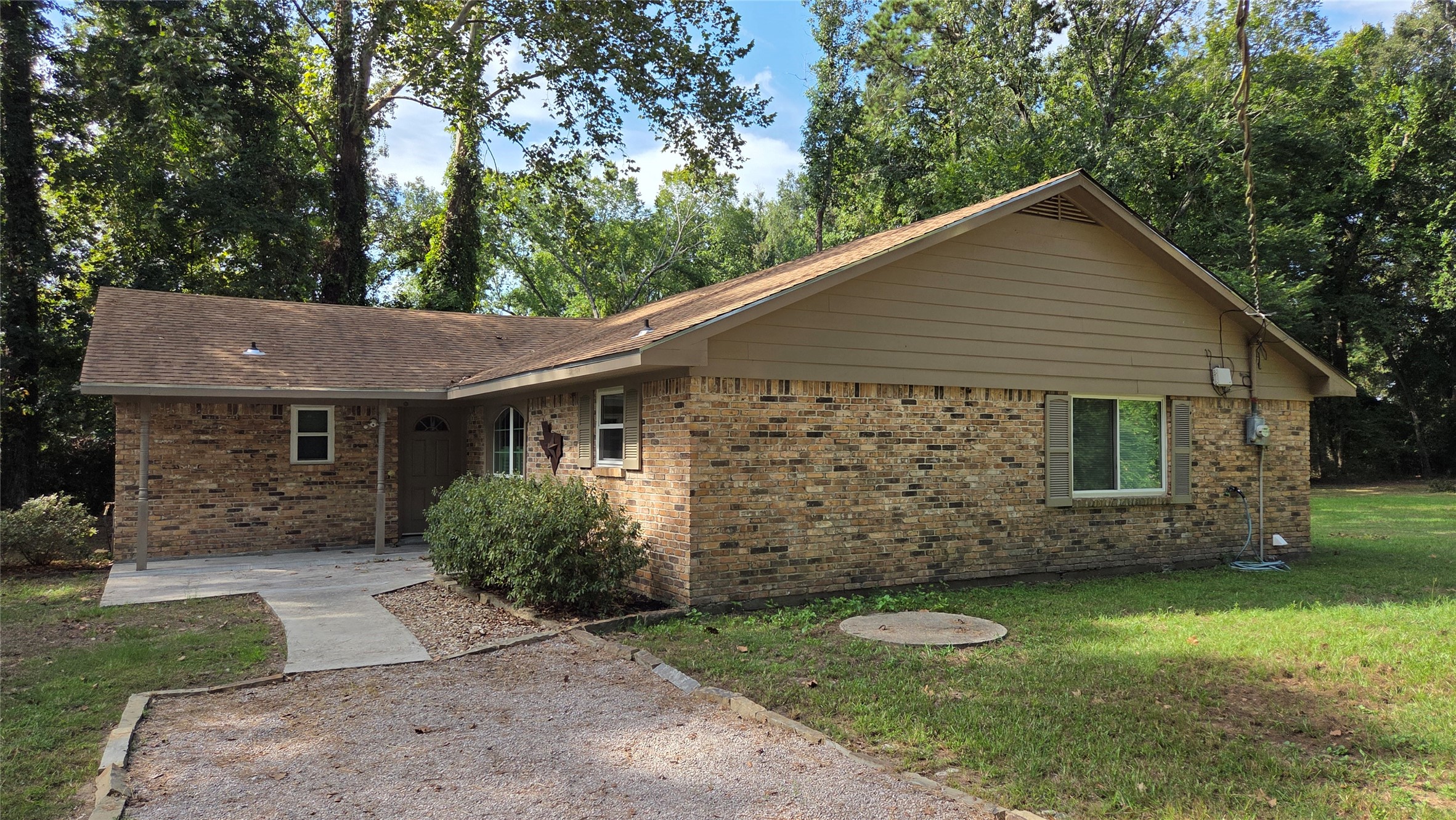 21298 Oak Leaf Boulevard Property Photo 3