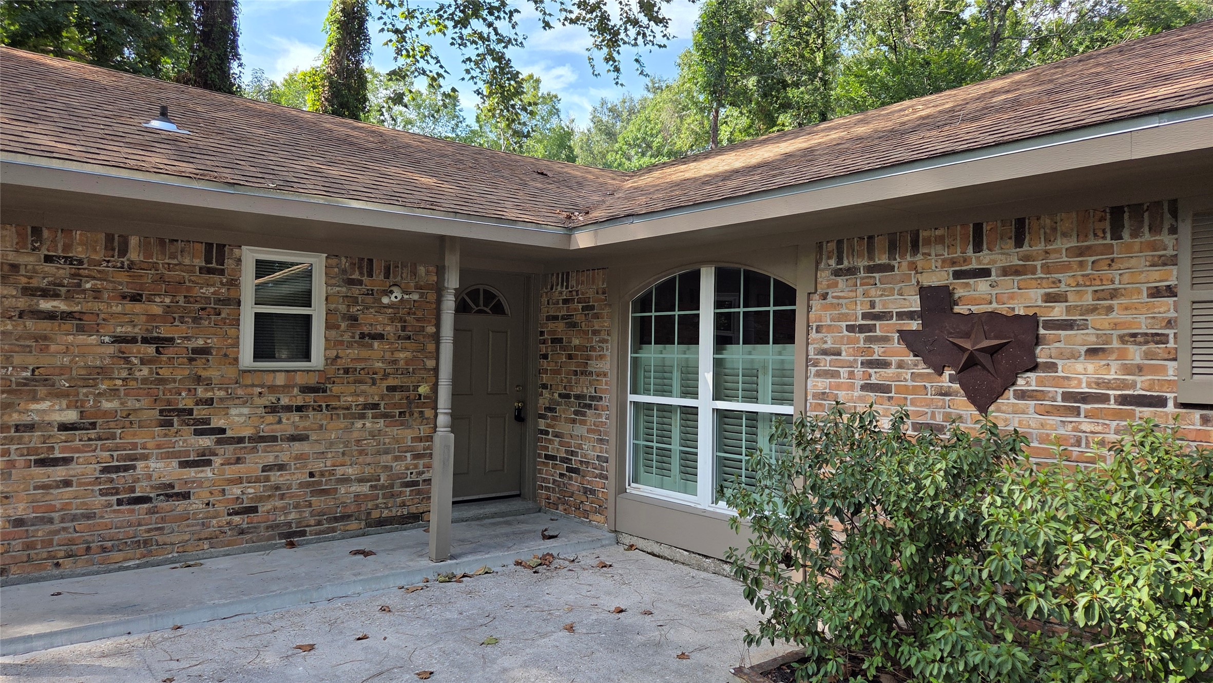 21298 Oak Leaf Boulevard Property Photo 4