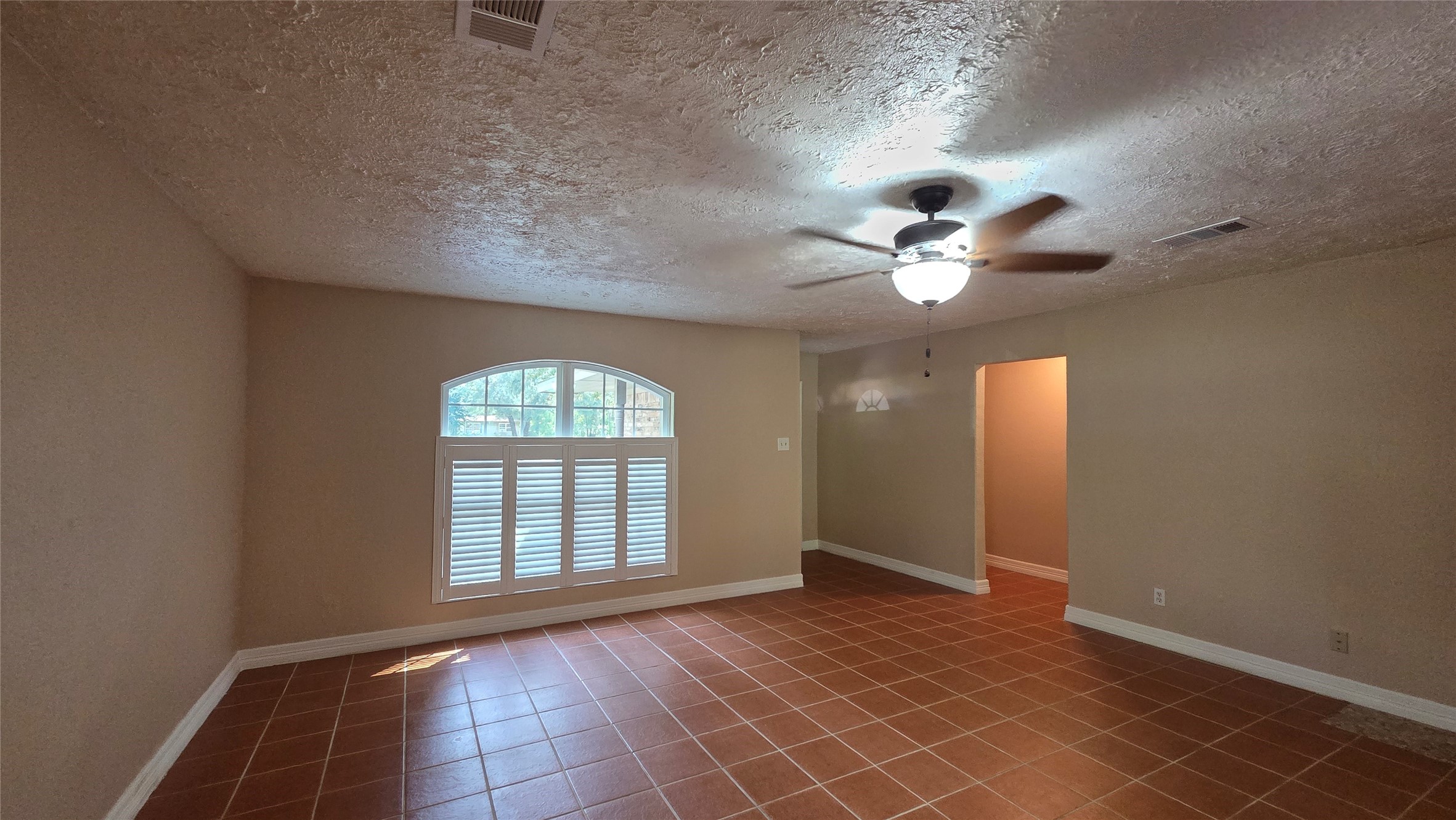 21298 Oak Leaf Boulevard Property Photo 6