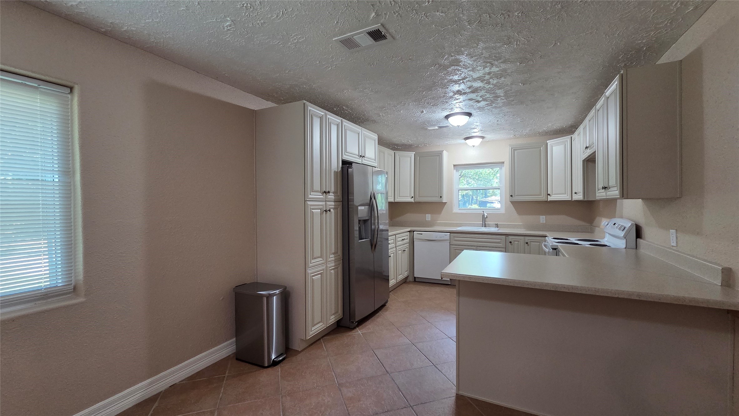 21298 Oak Leaf Boulevard Property Photo 7