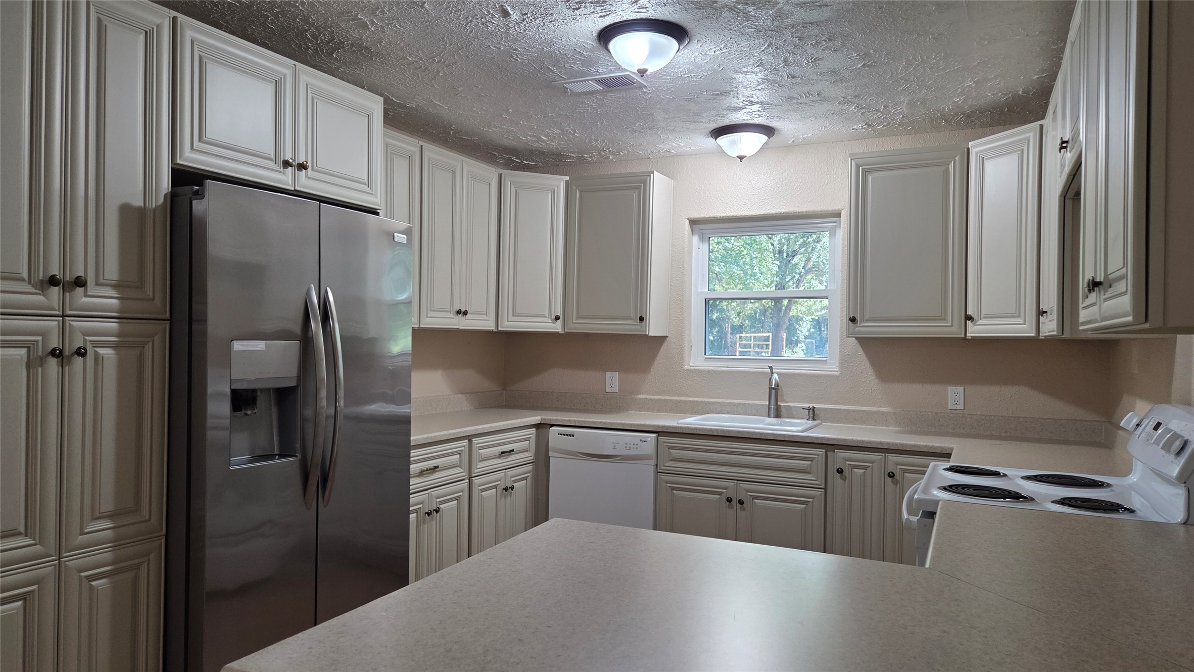 21298 Oak Leaf Boulevard Property Photo 8