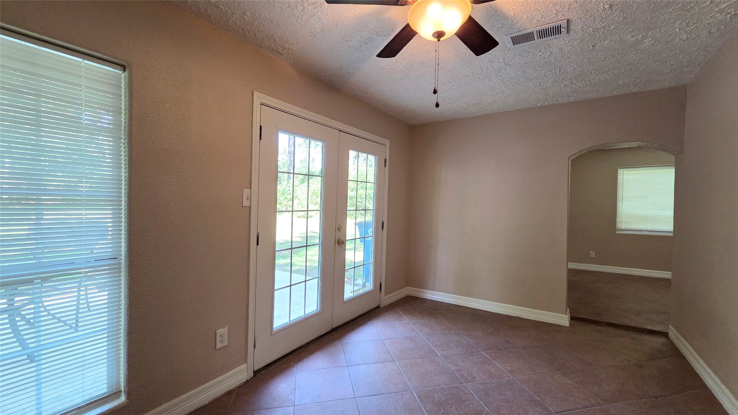 21298 Oak Leaf Boulevard Property Photo 11