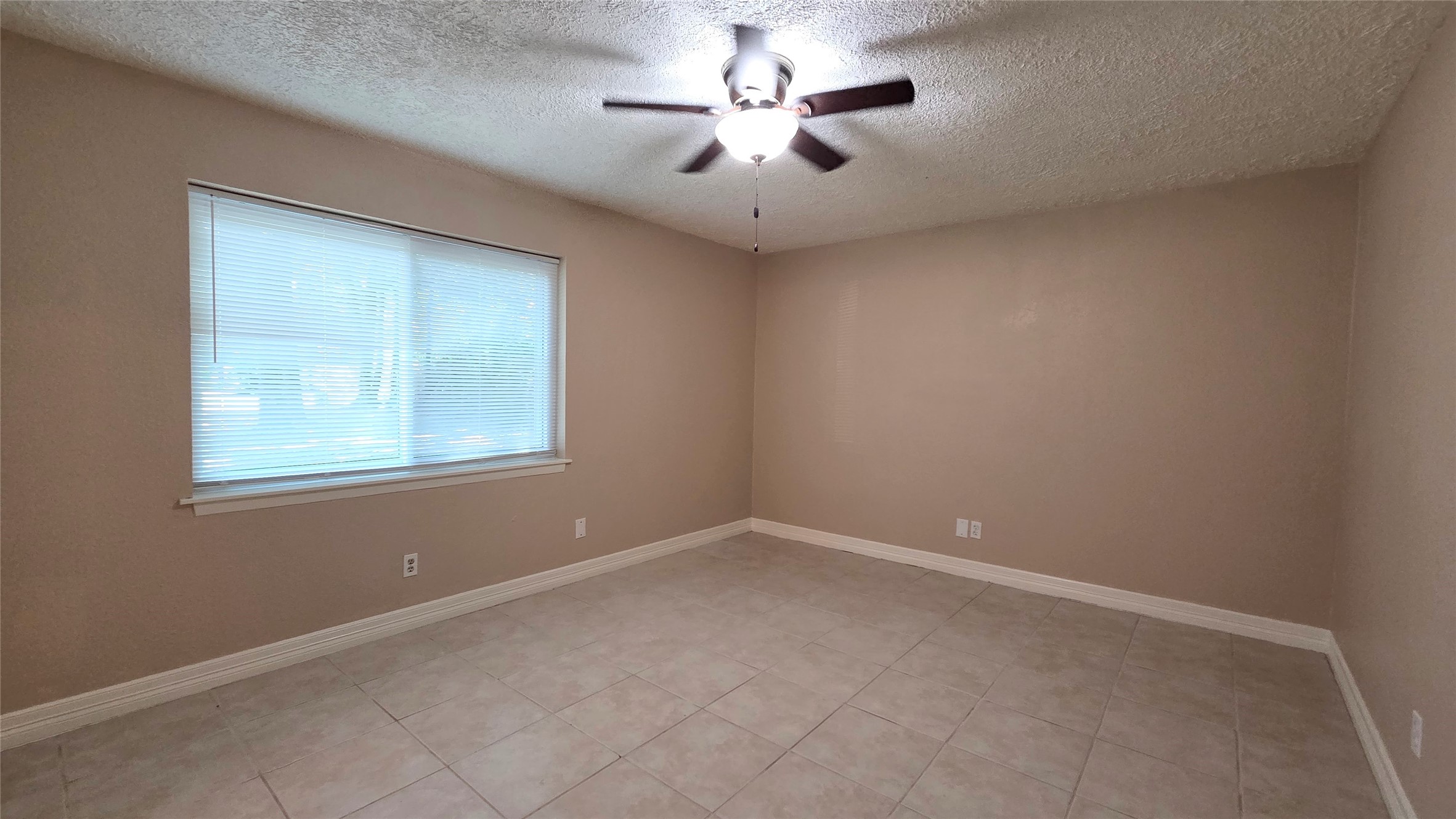 21298 Oak Leaf Boulevard Property Photo 14