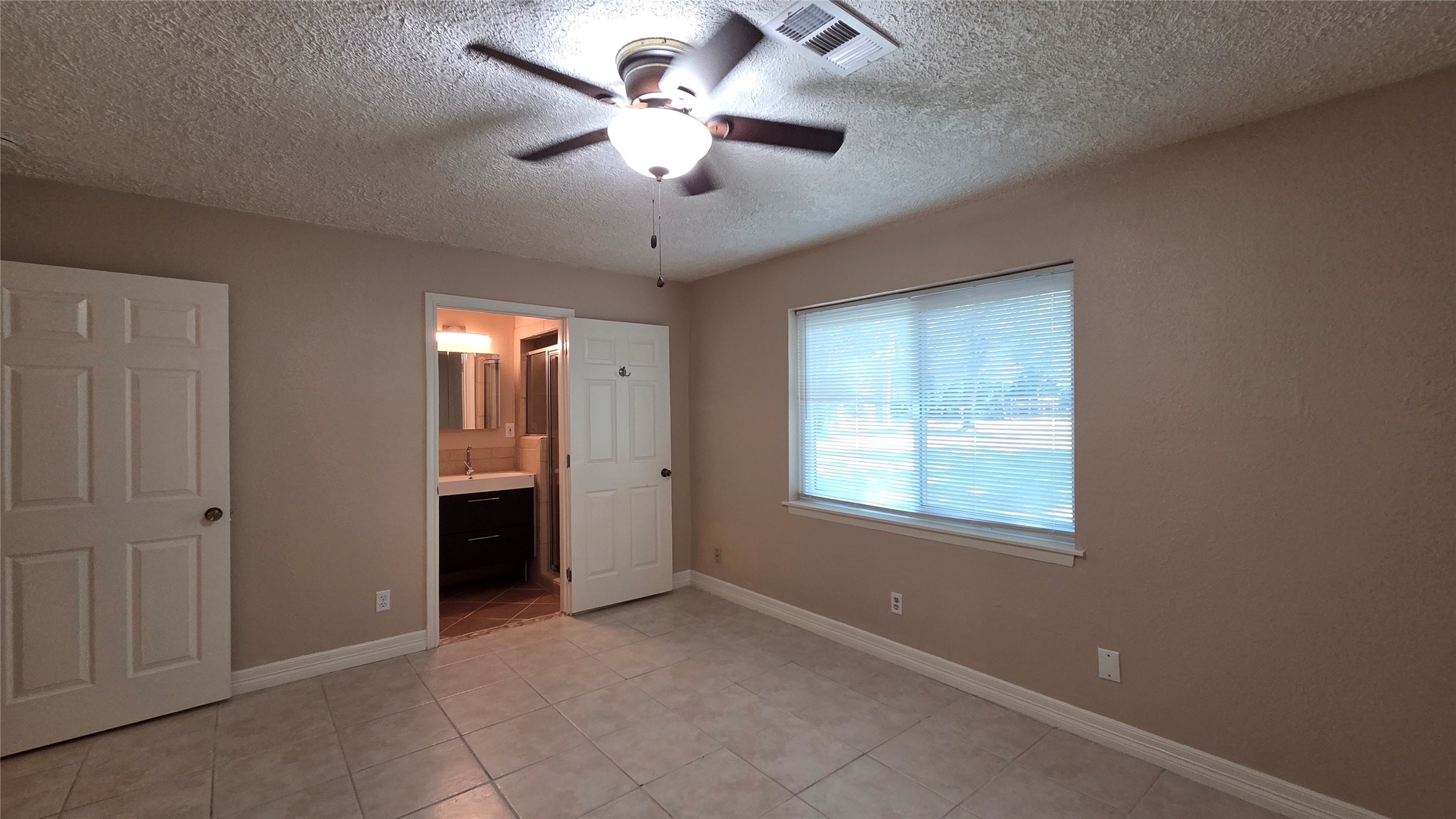 21298 Oak Leaf Boulevard Property Photo 15