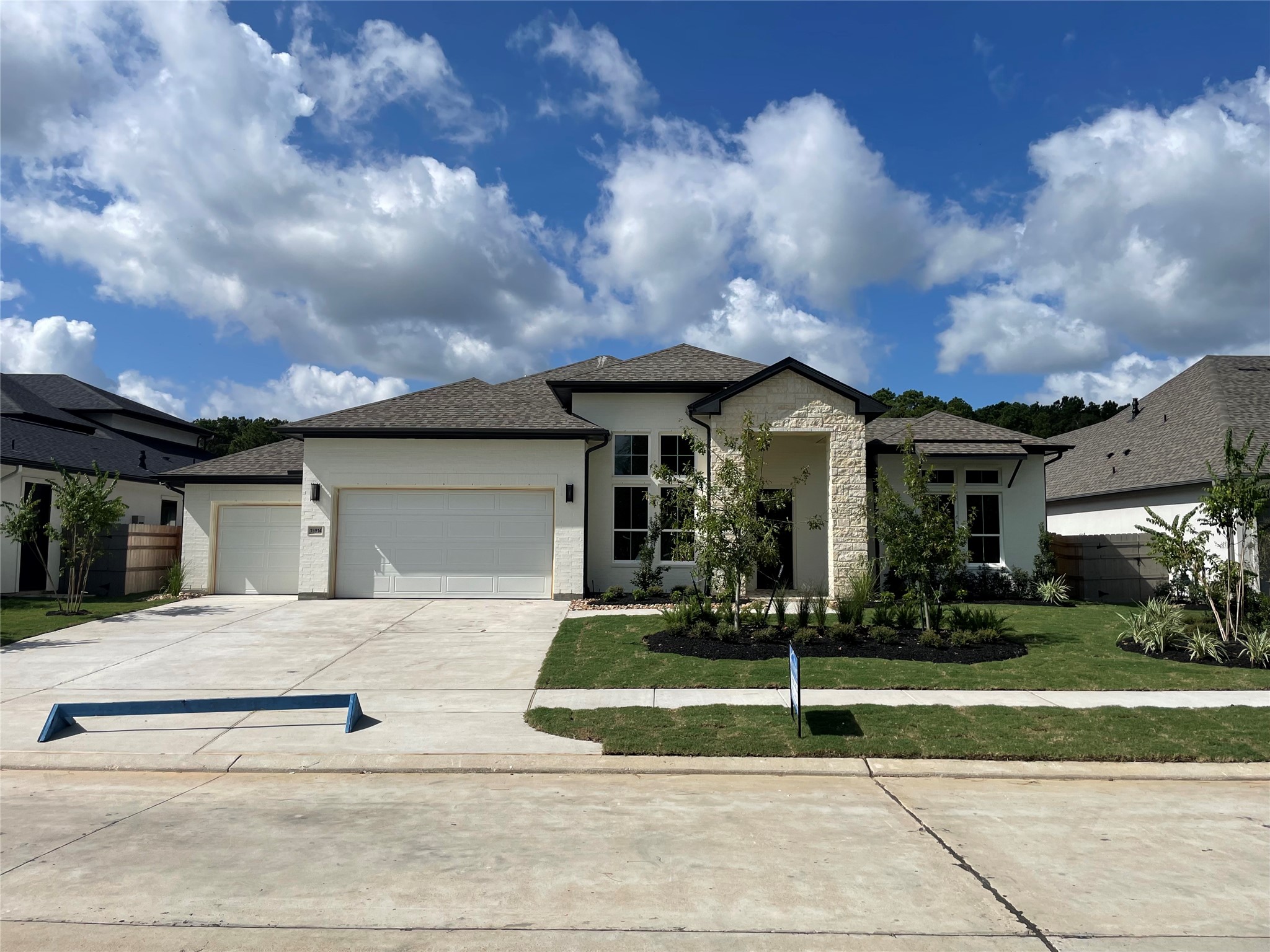 15914 Mango Tango Drive Property Photo 3