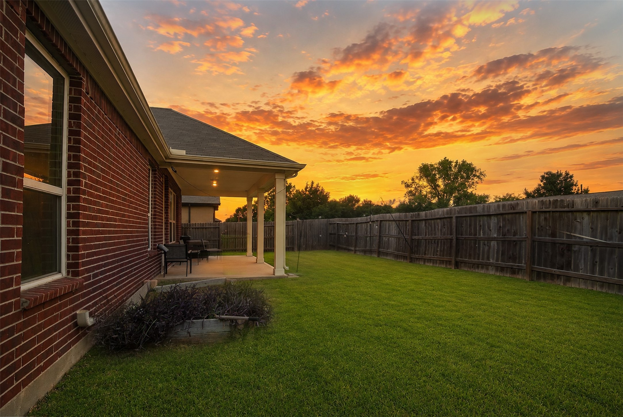 6111 Whitewing Road Property Photo 3