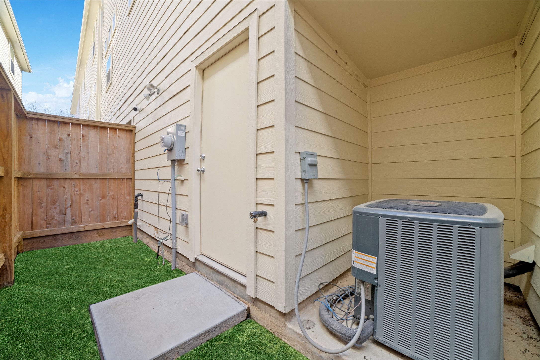 8705 Bryam 1403 Property Photo 4