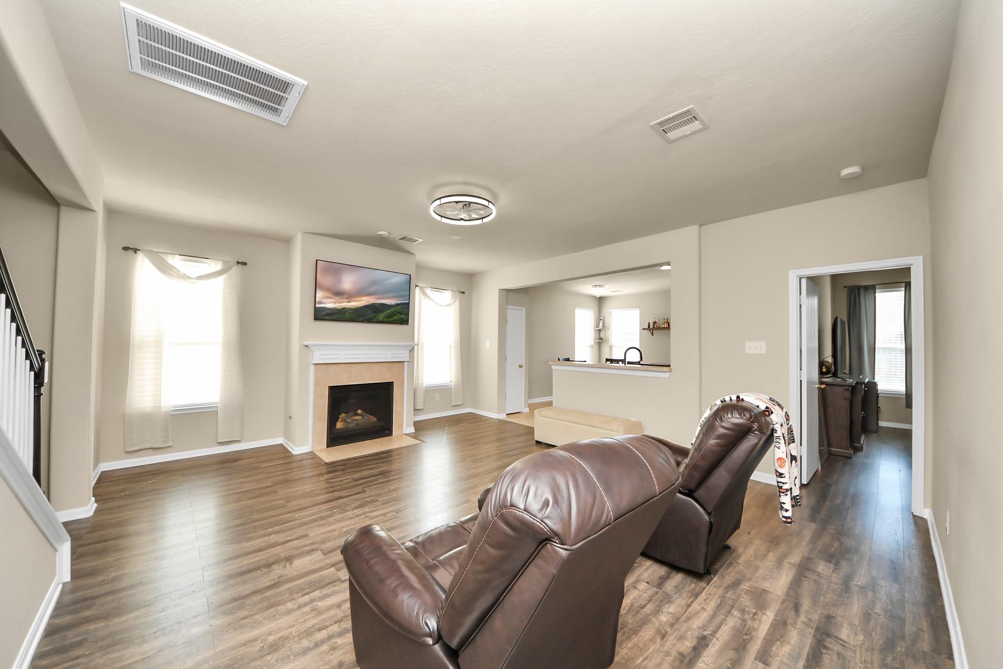 10826 Shannon Mills Lane, Houston Tx 77075 Property Photo 6